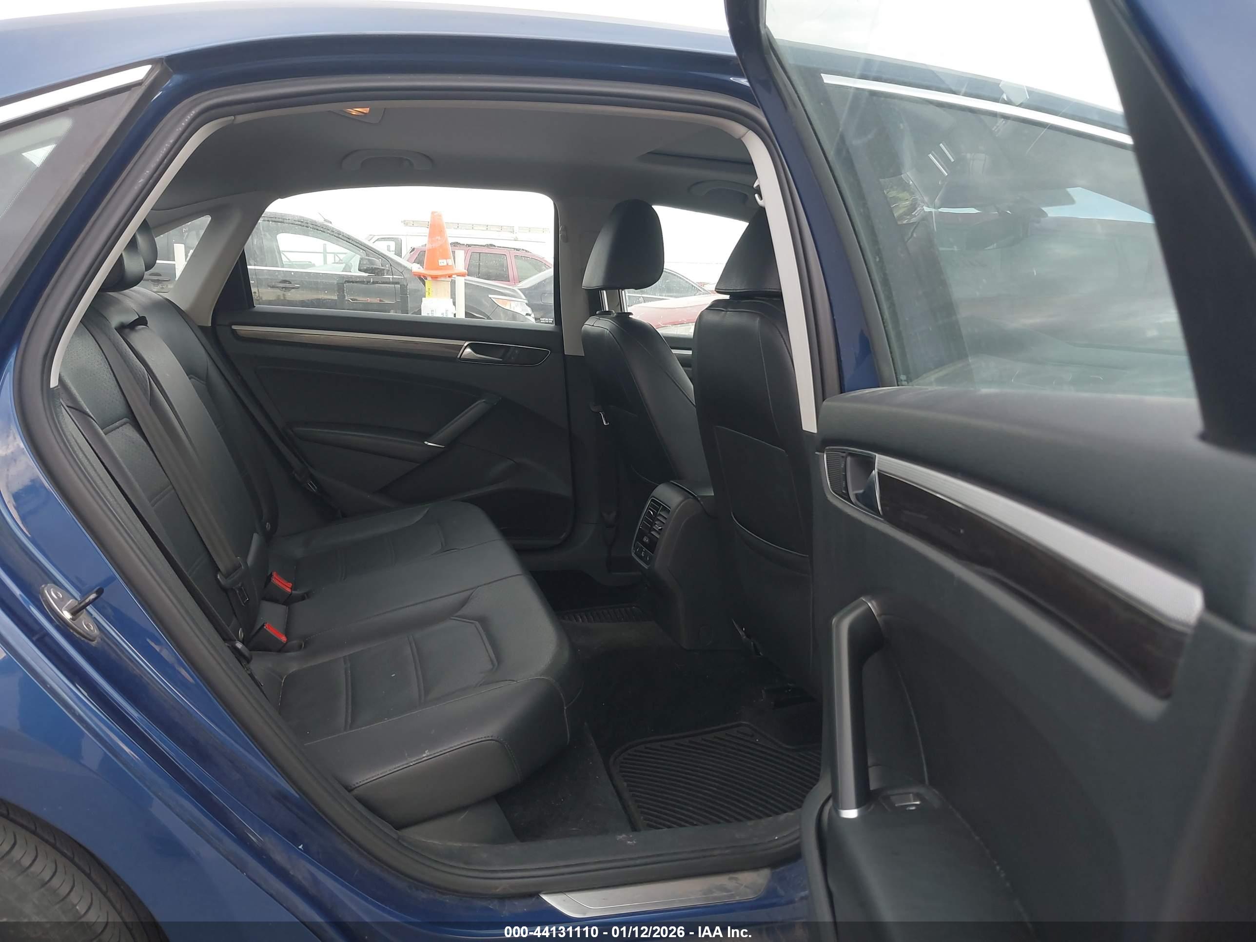 VOLKSWAGEN PASSAT image 8