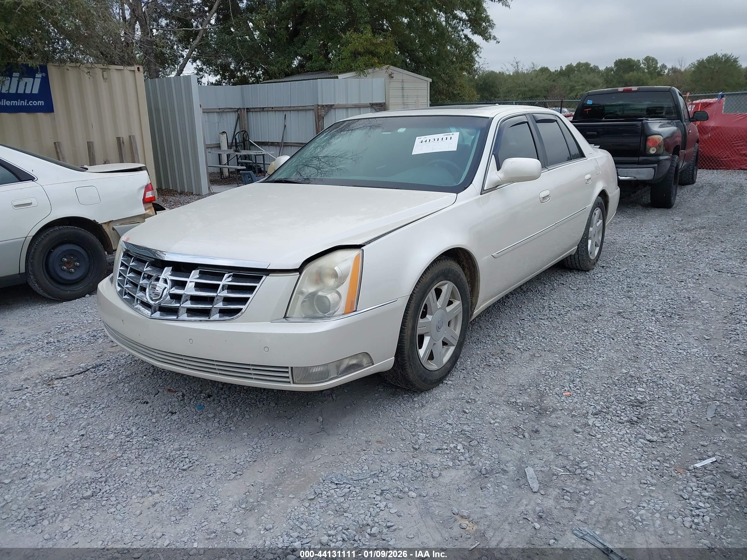 CADILLAC DTS image 2