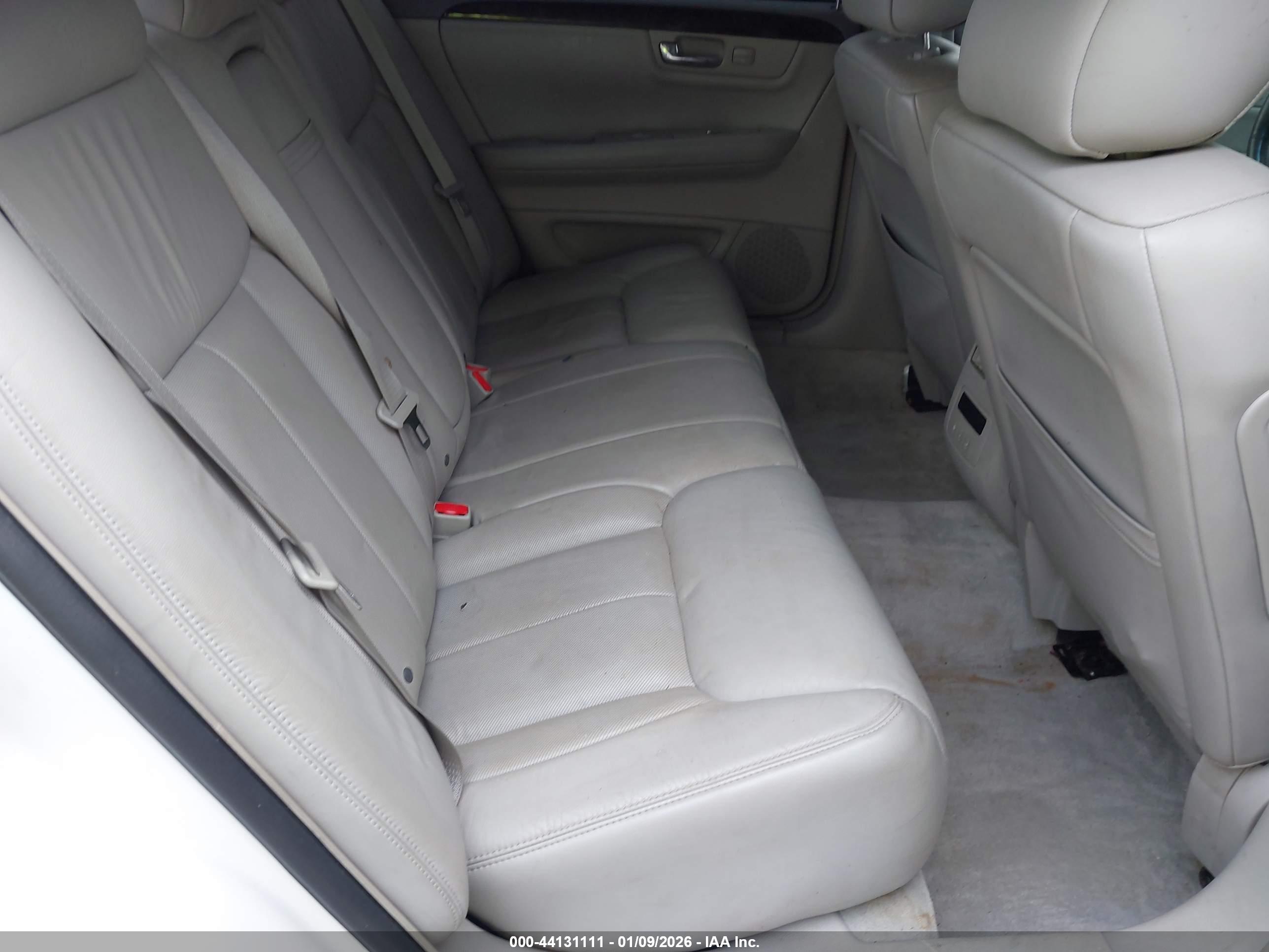 CADILLAC DTS image 8