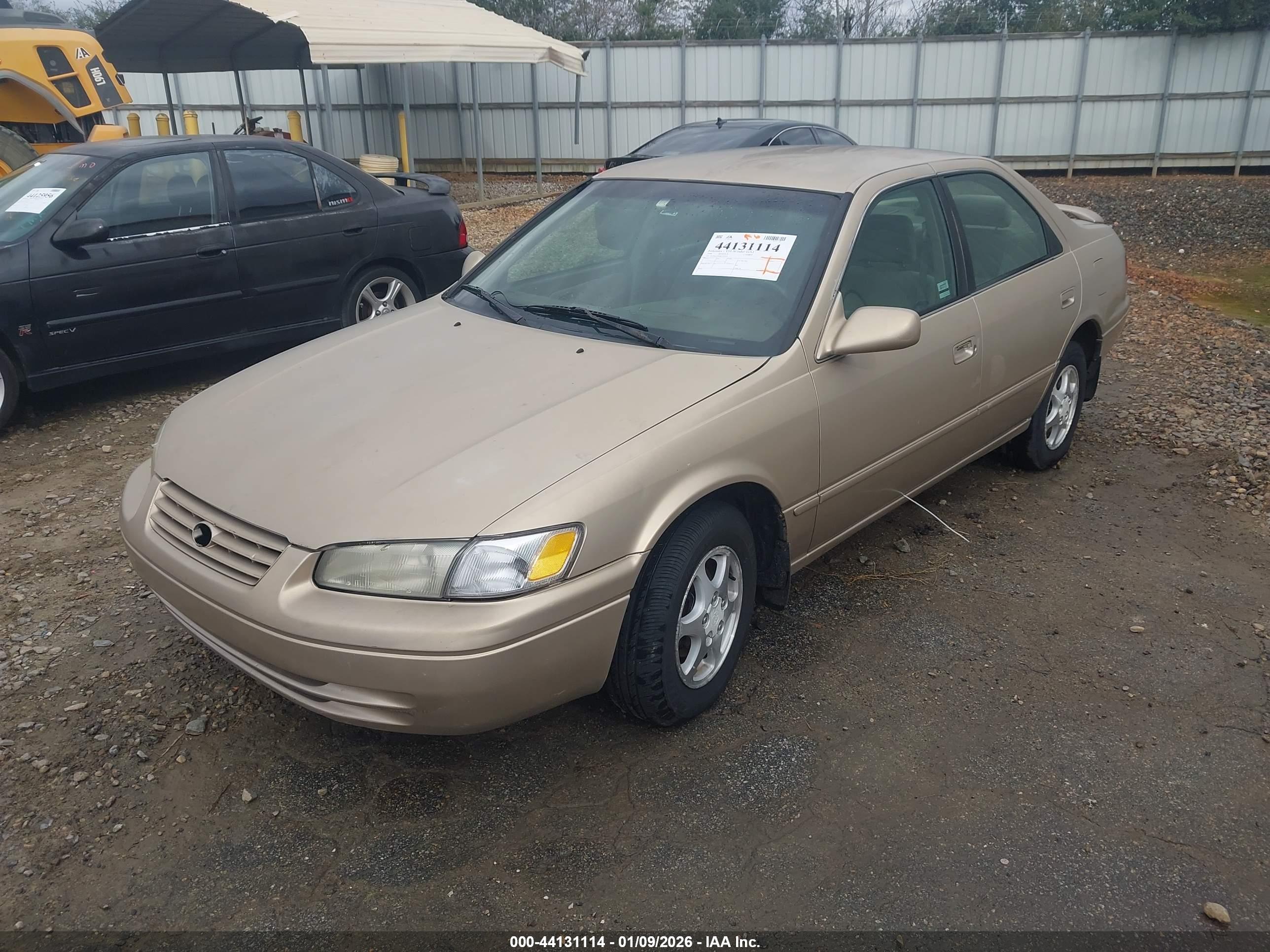 TOYOTA CAMRY image 2