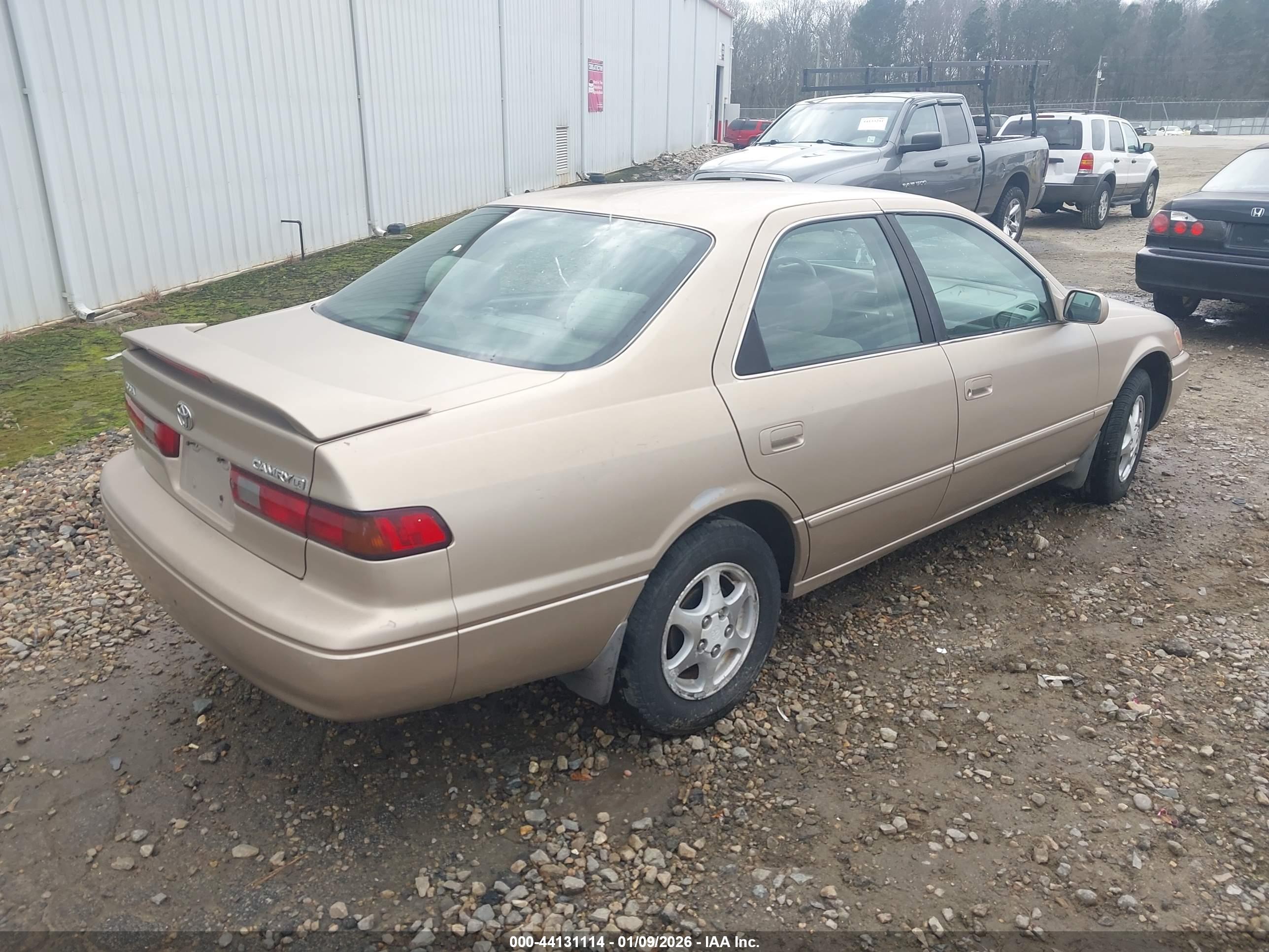 TOYOTA CAMRY image 4