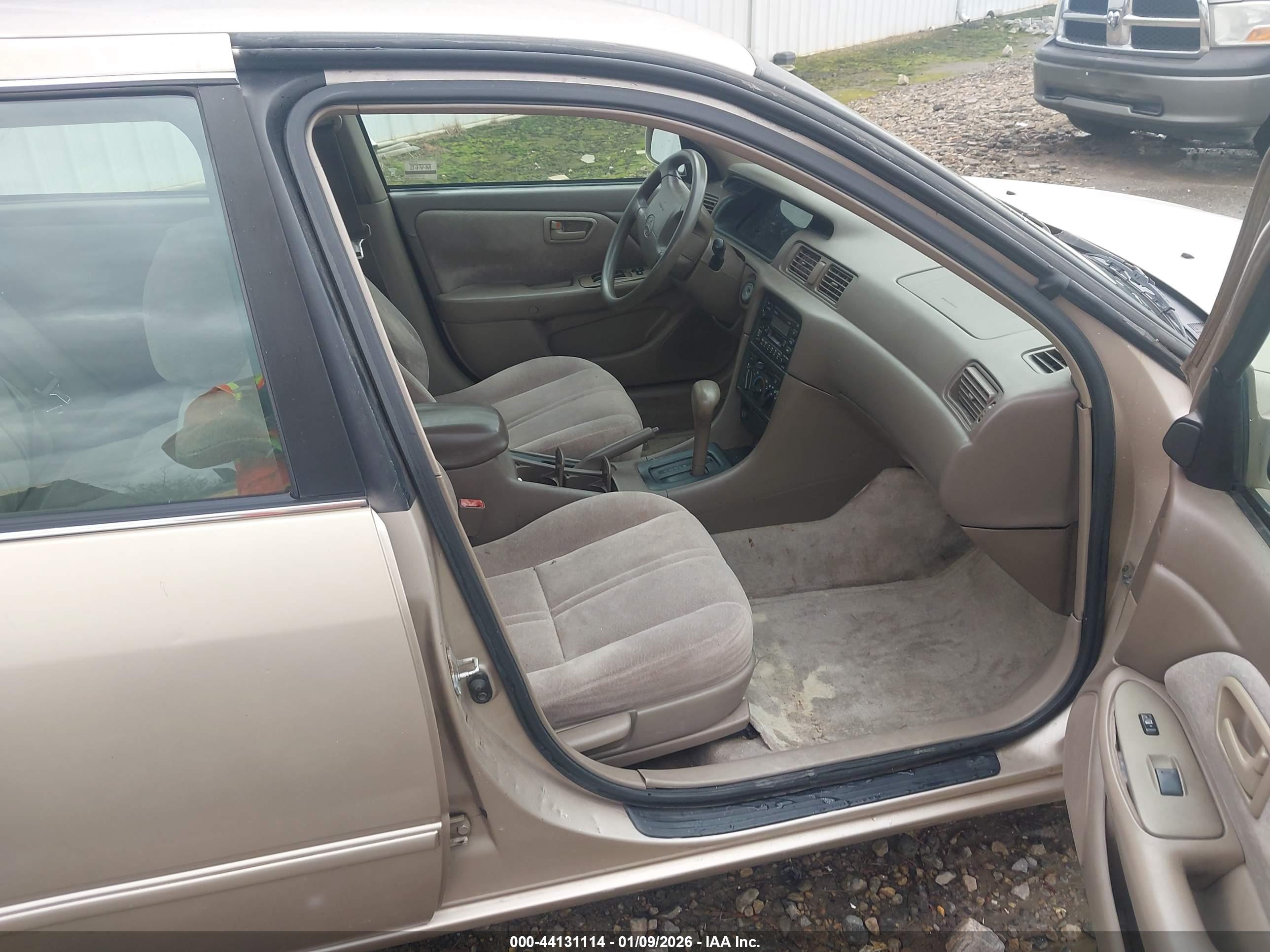 TOYOTA CAMRY image 5