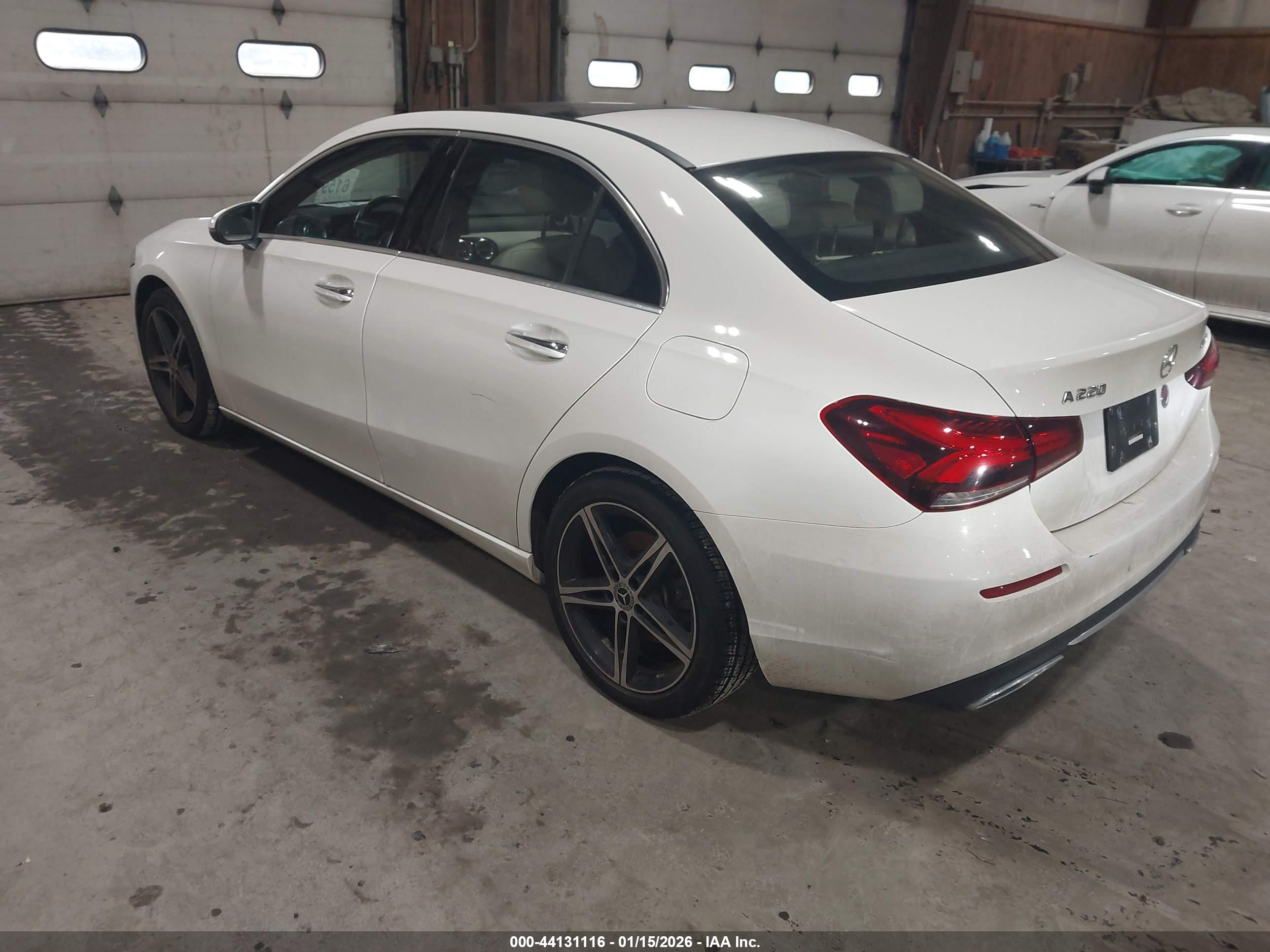 MERCEDES-BENZ A image 3