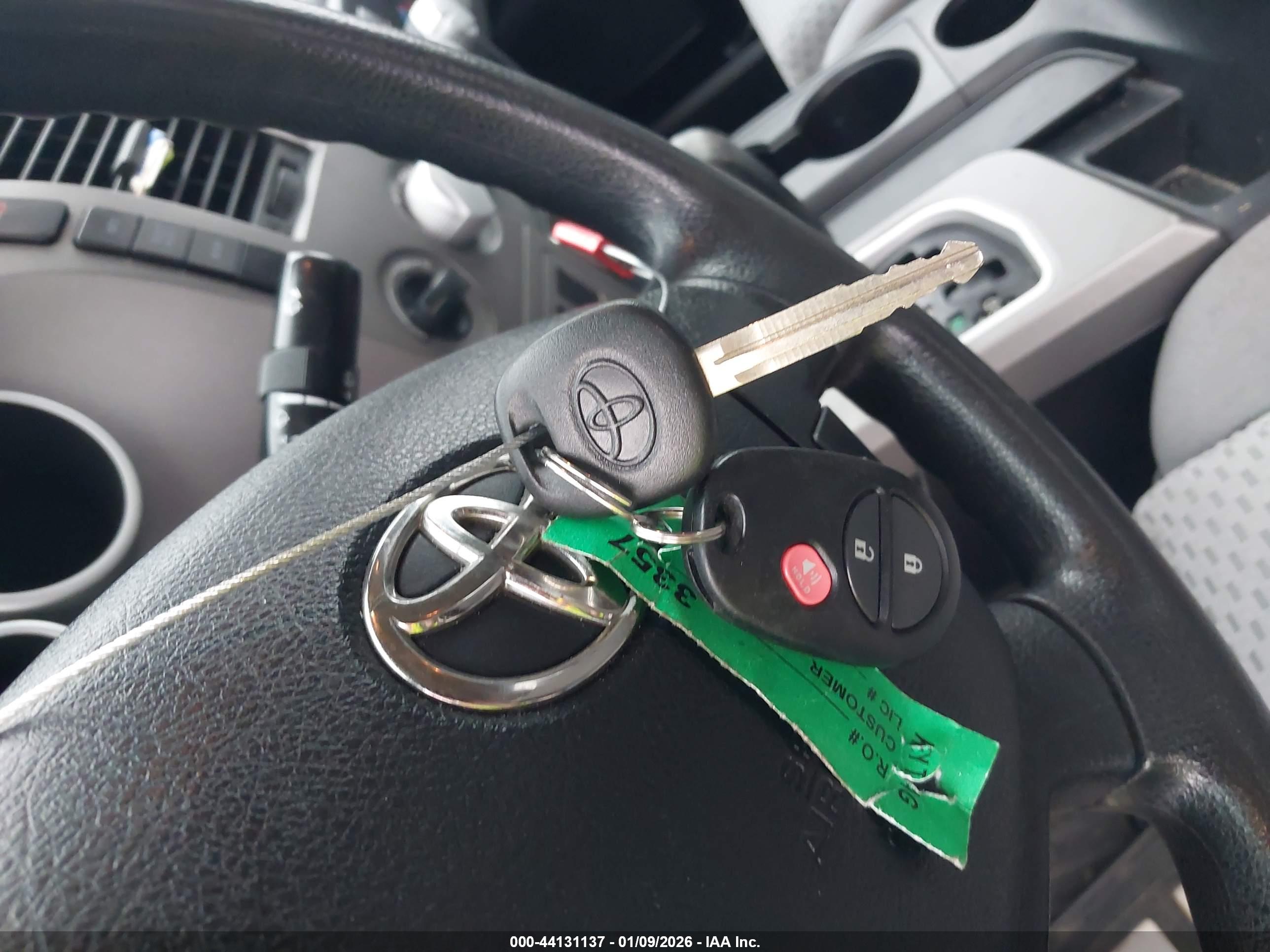 TOYOTA TUNDRA image 11