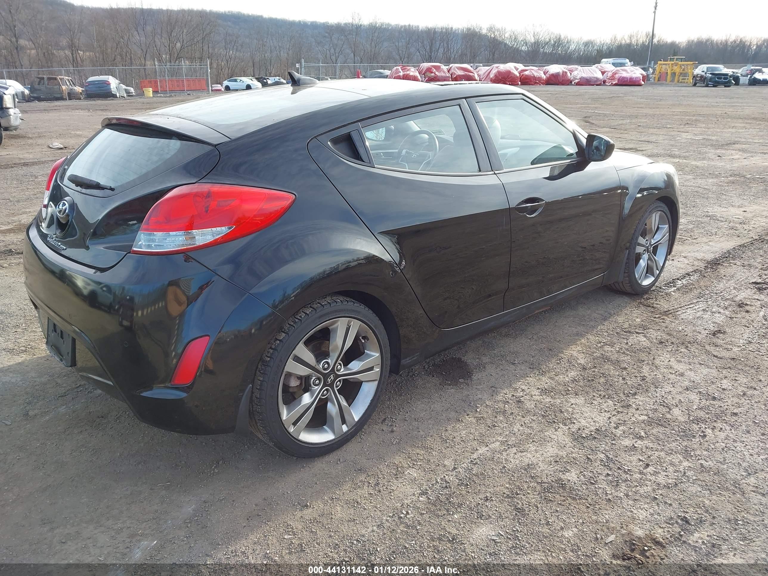 HYUNDAI VELOSTER image 4