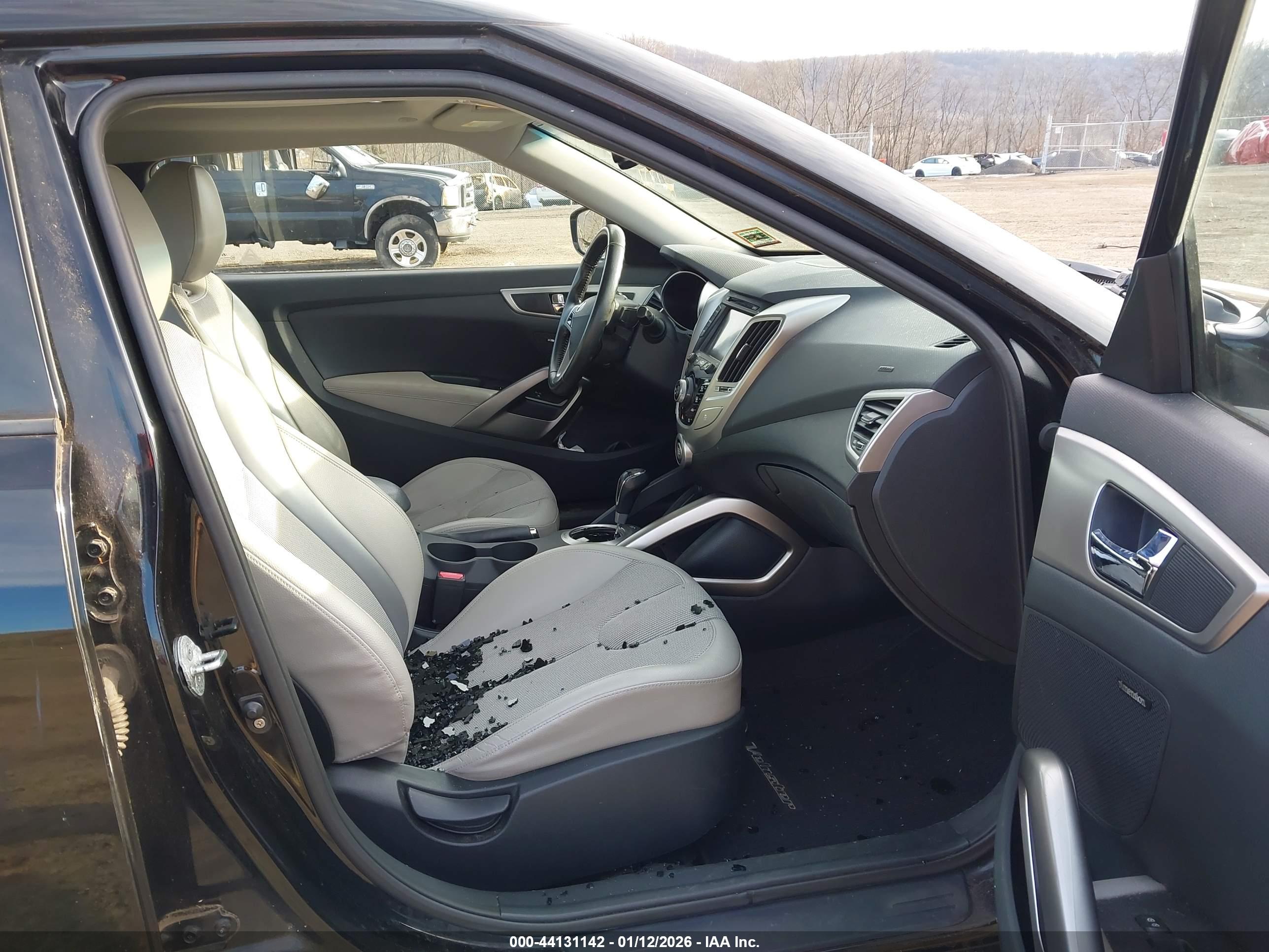 HYUNDAI VELOSTER image 5