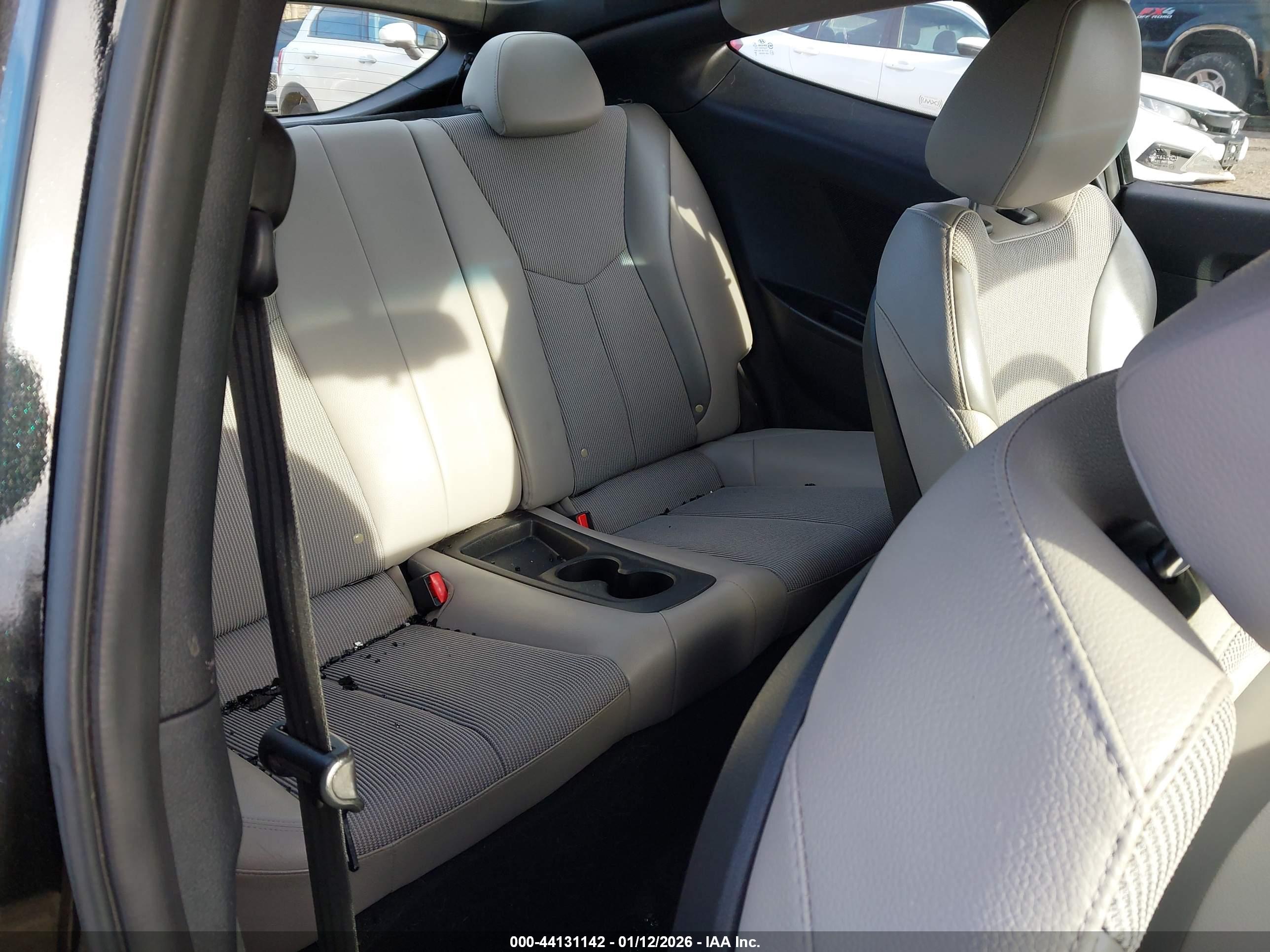 HYUNDAI VELOSTER image 8