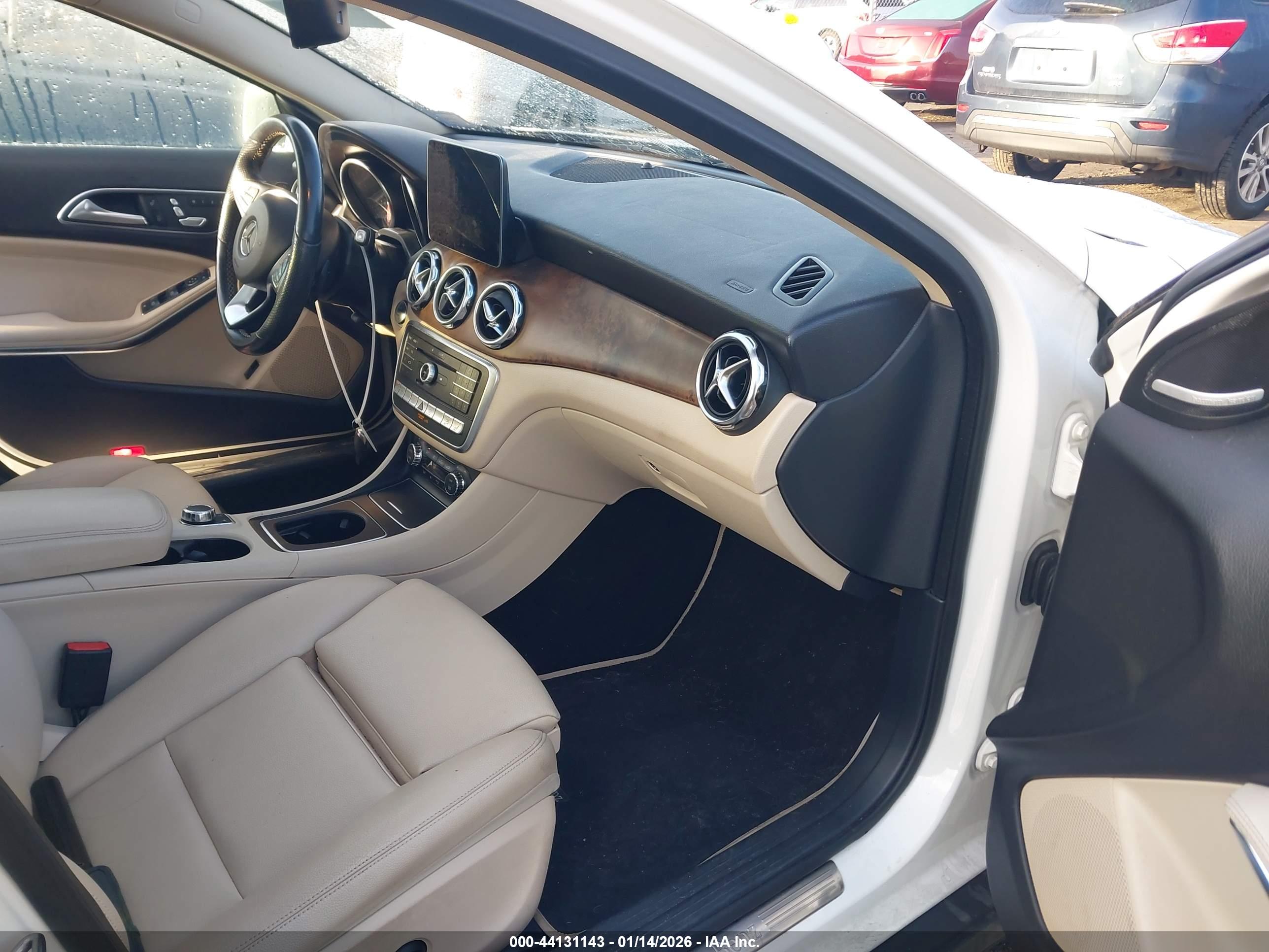 MERCEDES-BENZ GLA image 5