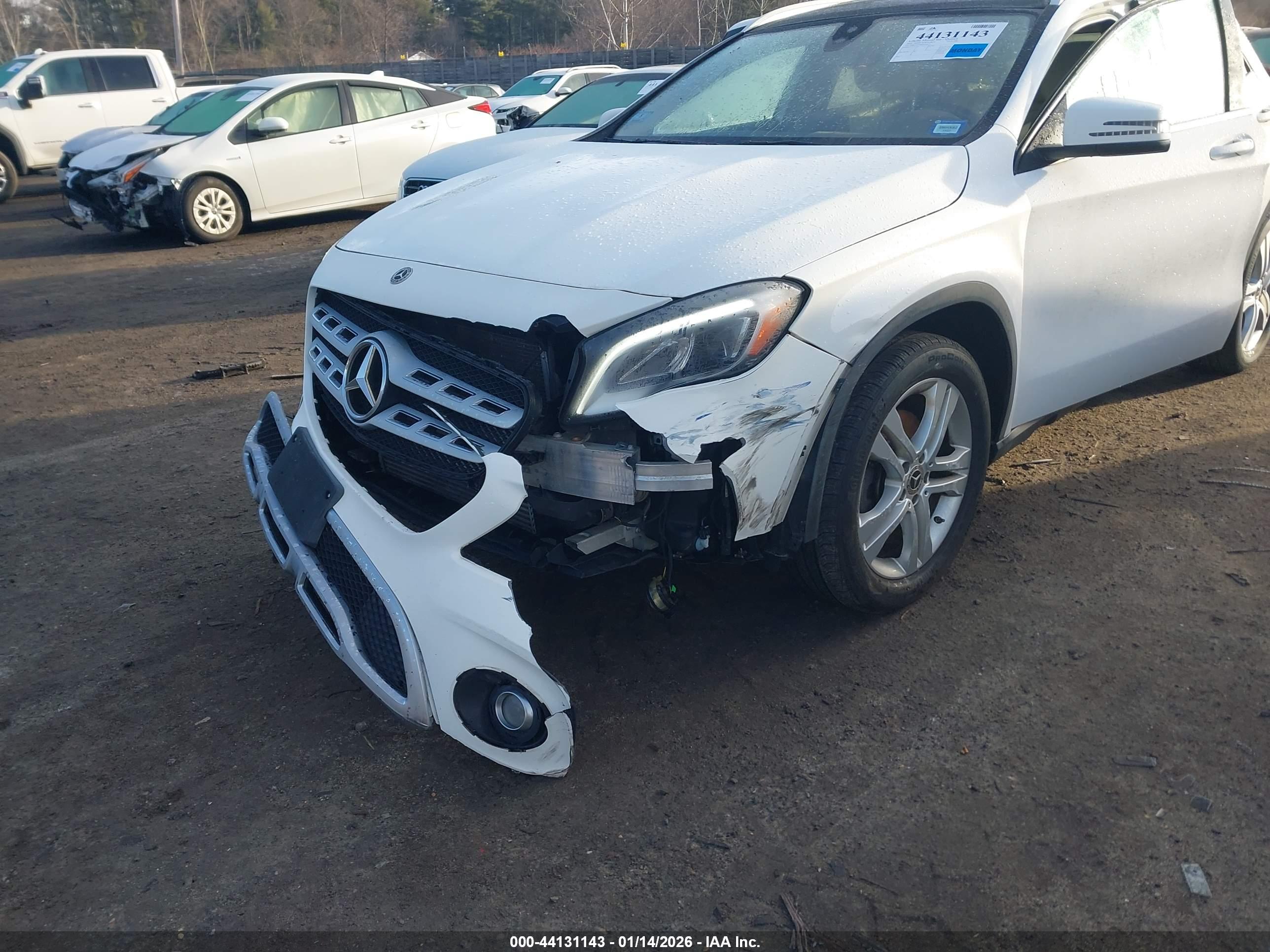 MERCEDES-BENZ GLA image 6