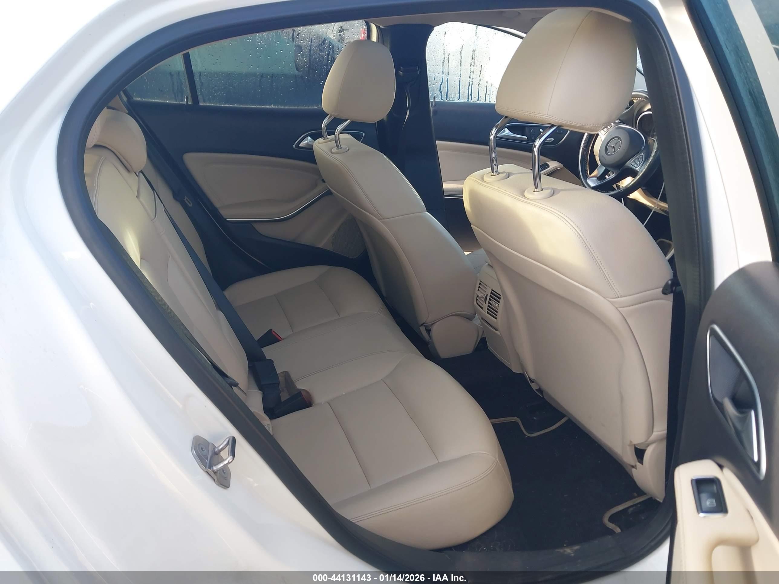 MERCEDES-BENZ GLA image 8