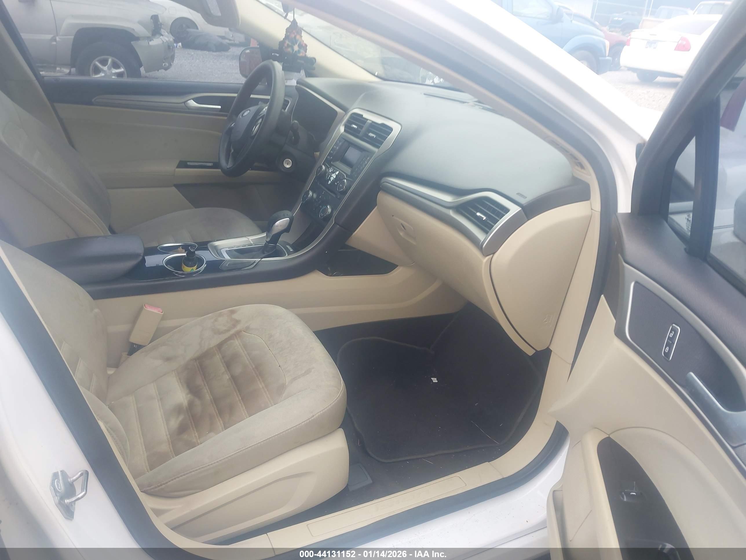 FORD FUSION image 5