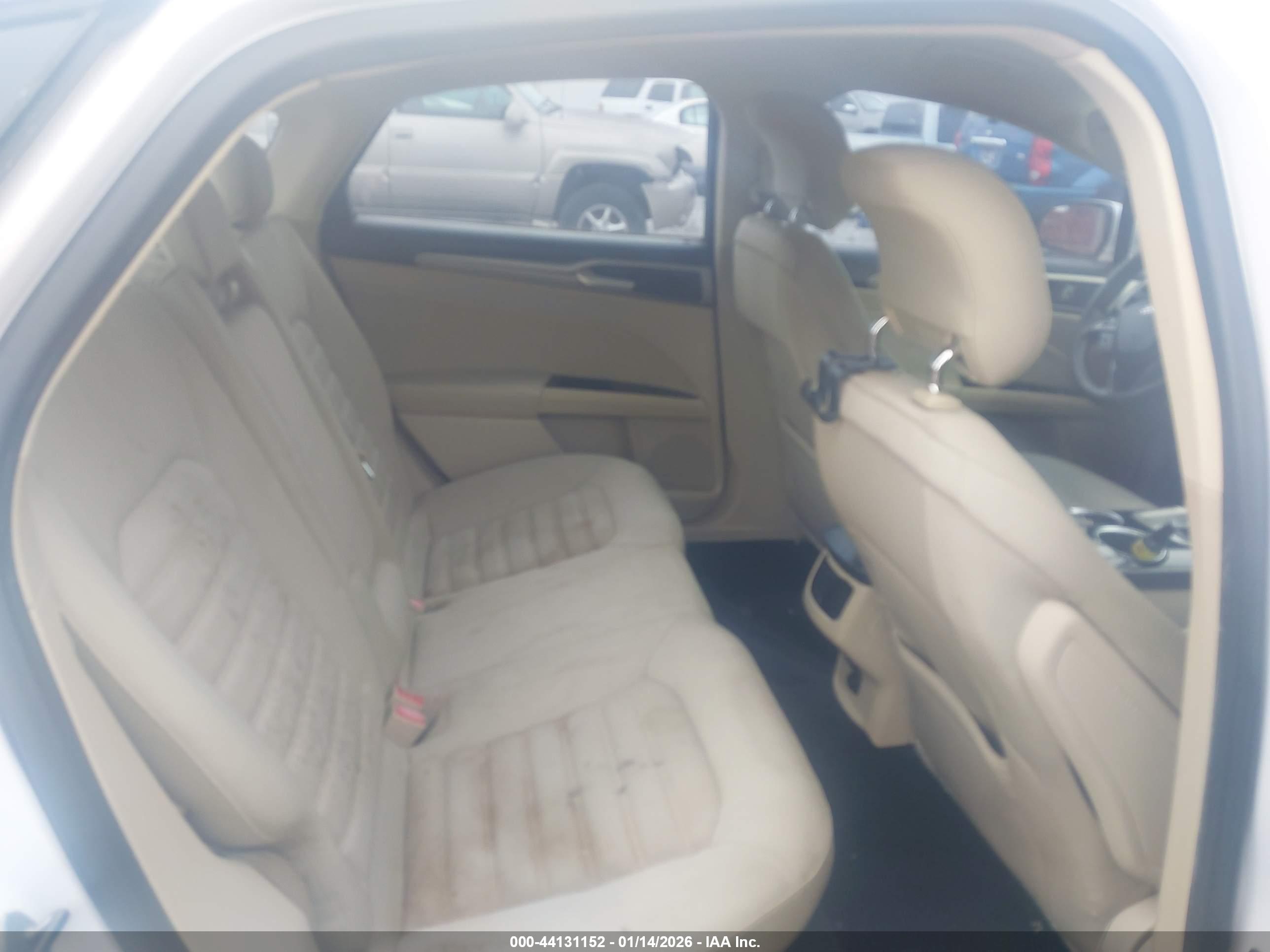 FORD FUSION image 8