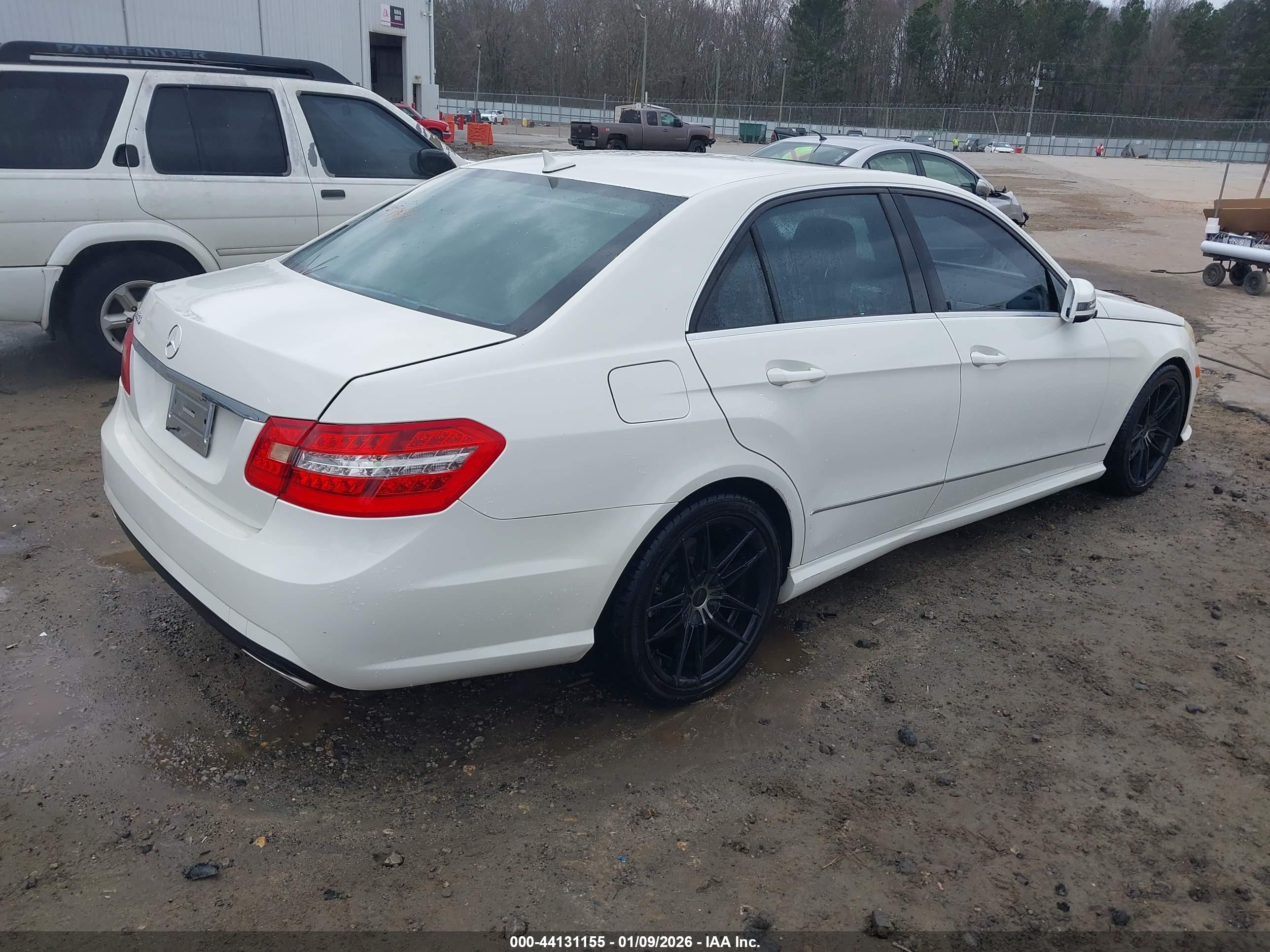 MERCEDES-BENZ E image 4