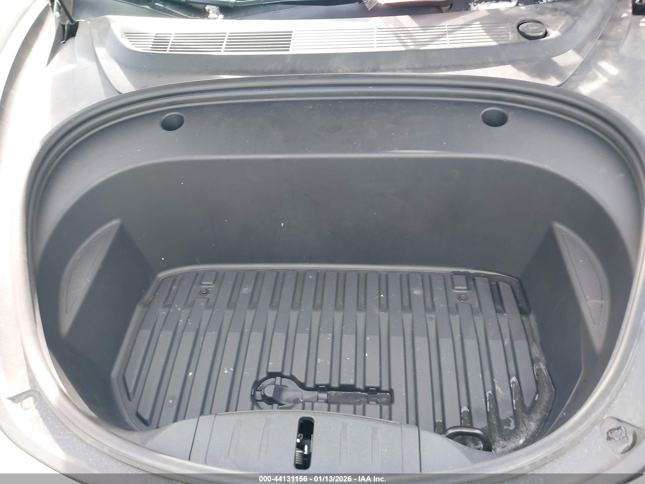 TESLA MODEL image 10