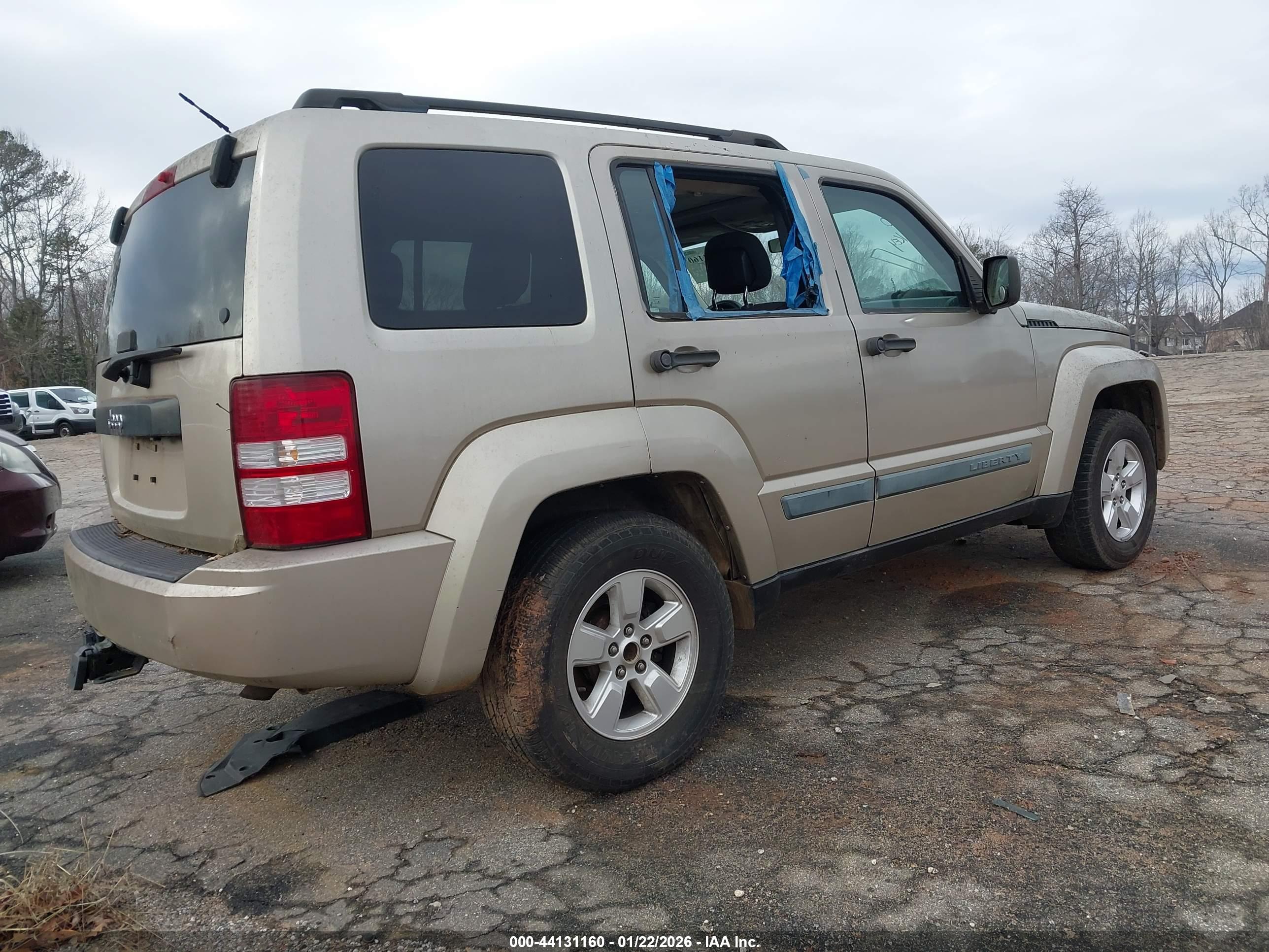 JEEP LIBERTY image 4