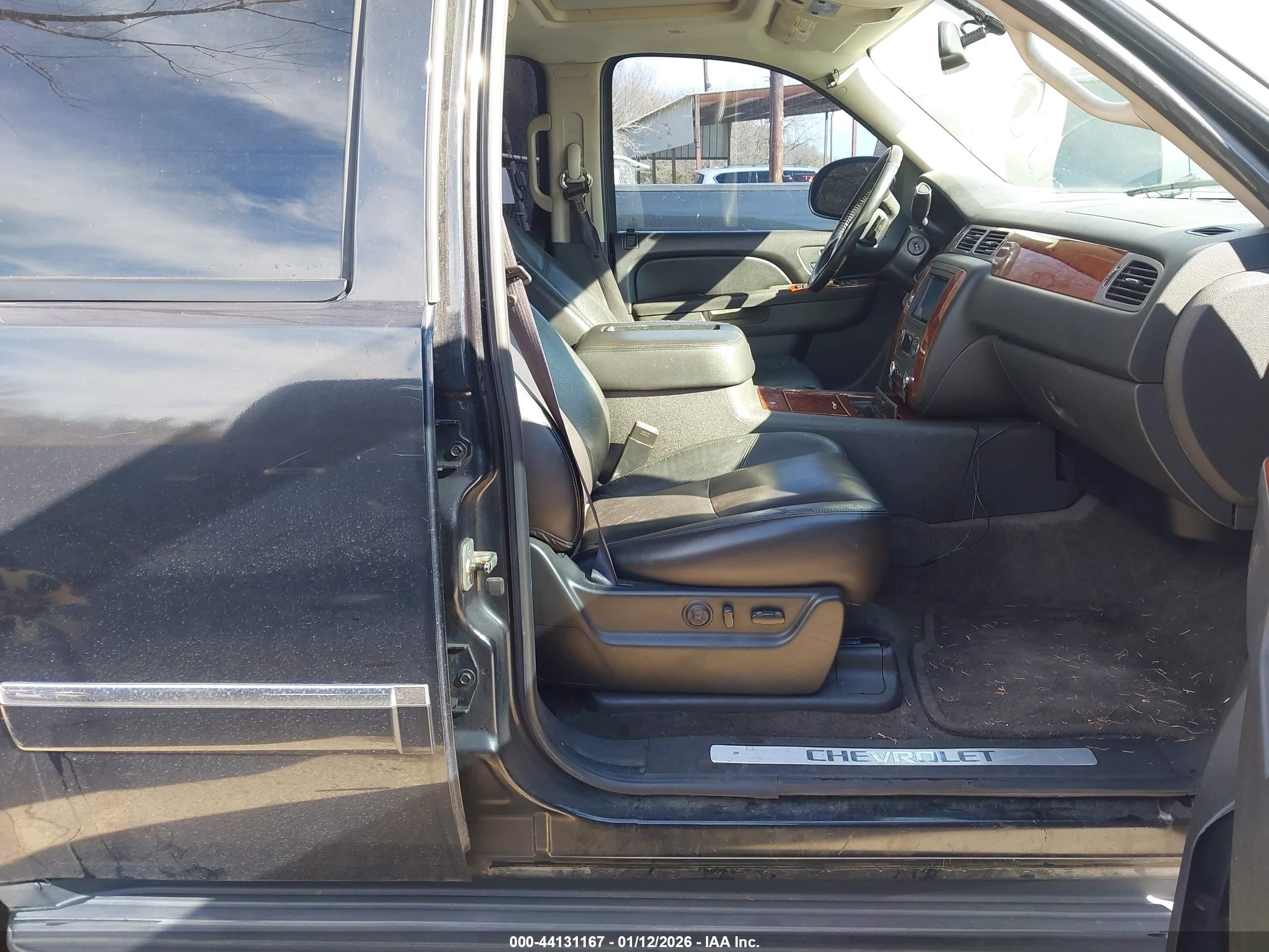 CHEVROLET TAHOE image 5