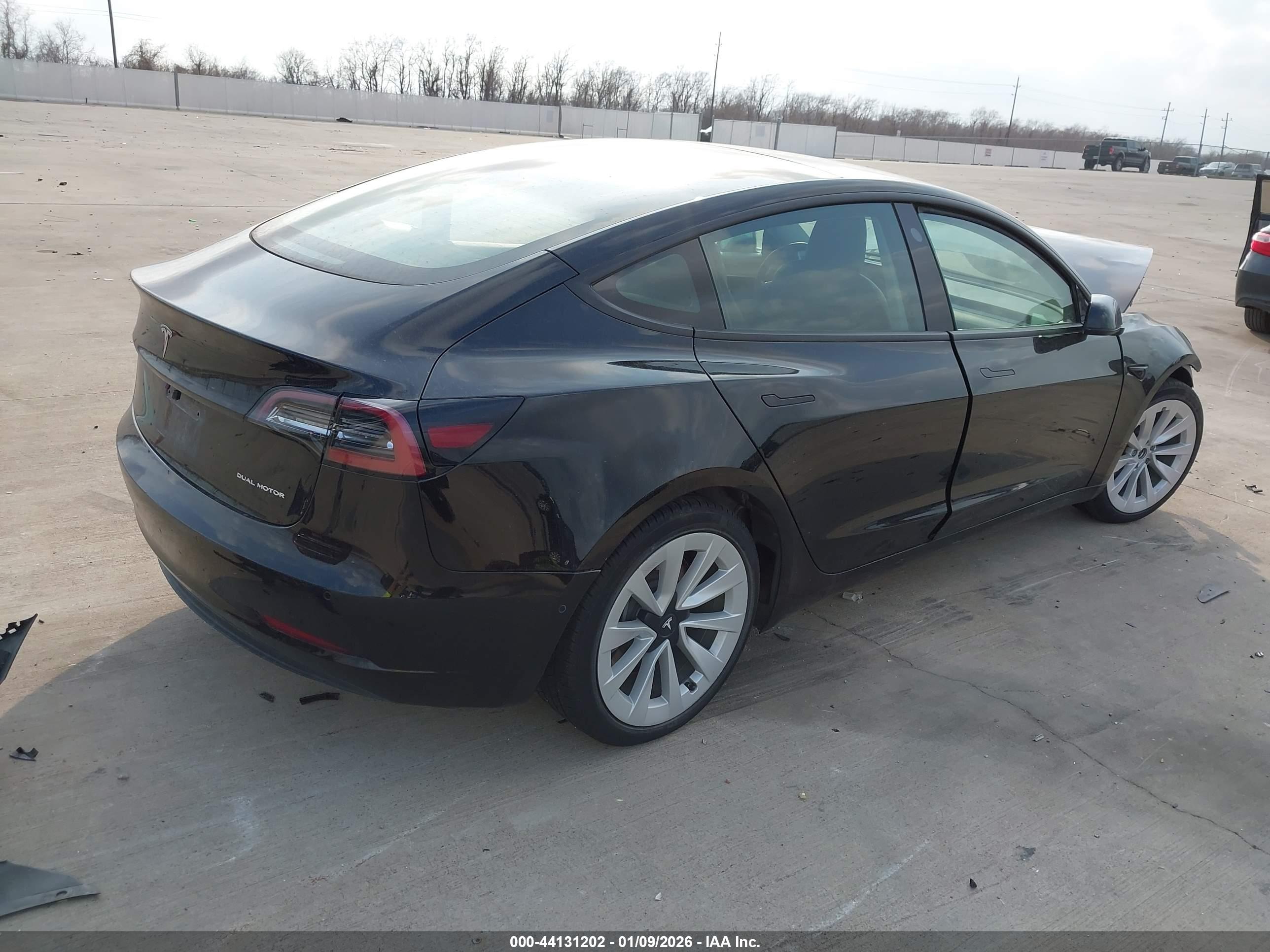 TESLA MODEL image 4