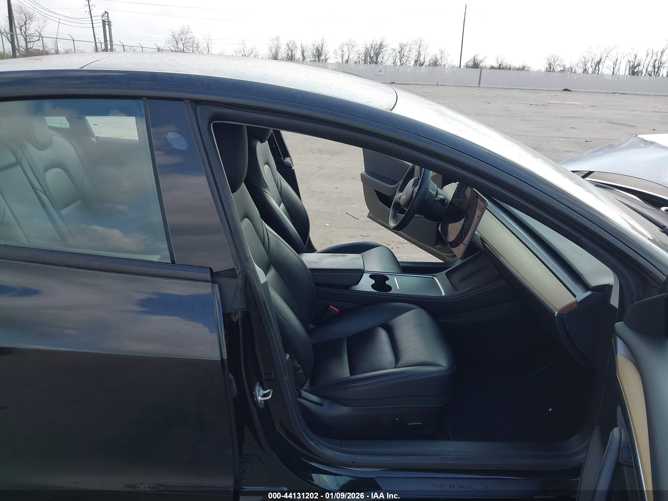 TESLA MODEL image 5