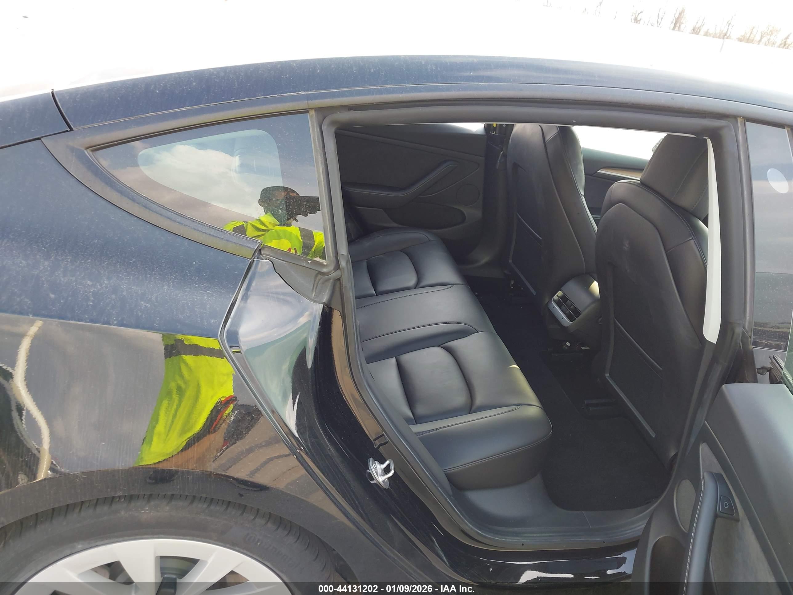 TESLA MODEL image 8