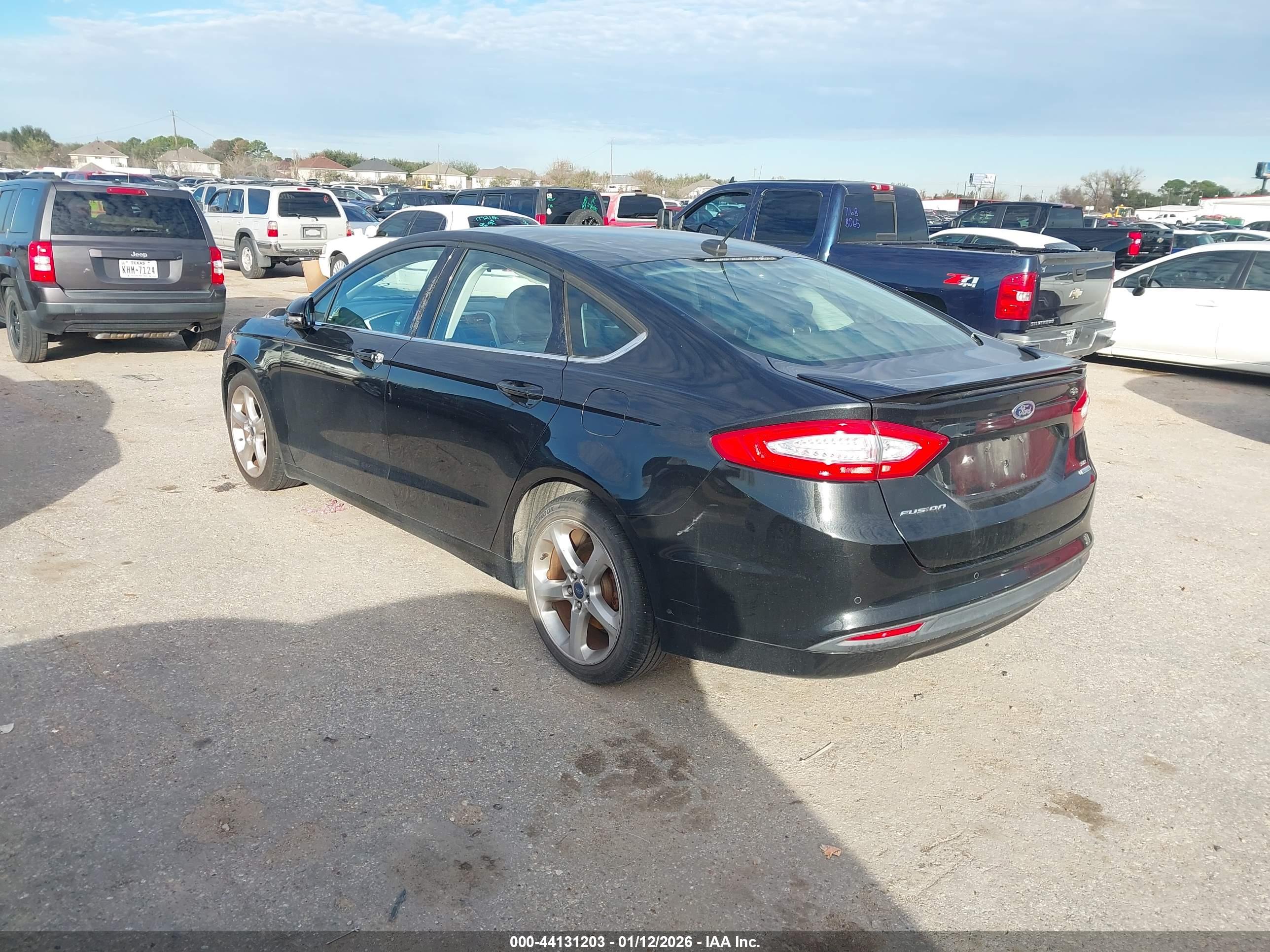 FORD FUSION image 3