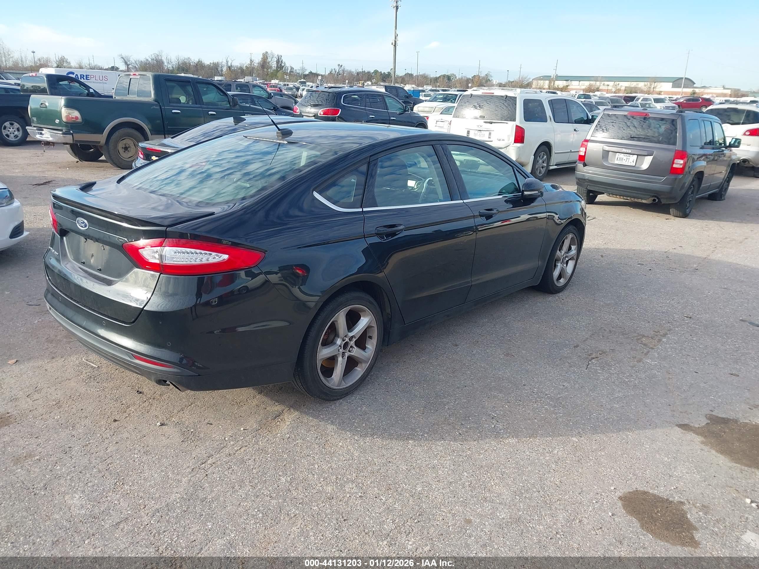 FORD FUSION image 4