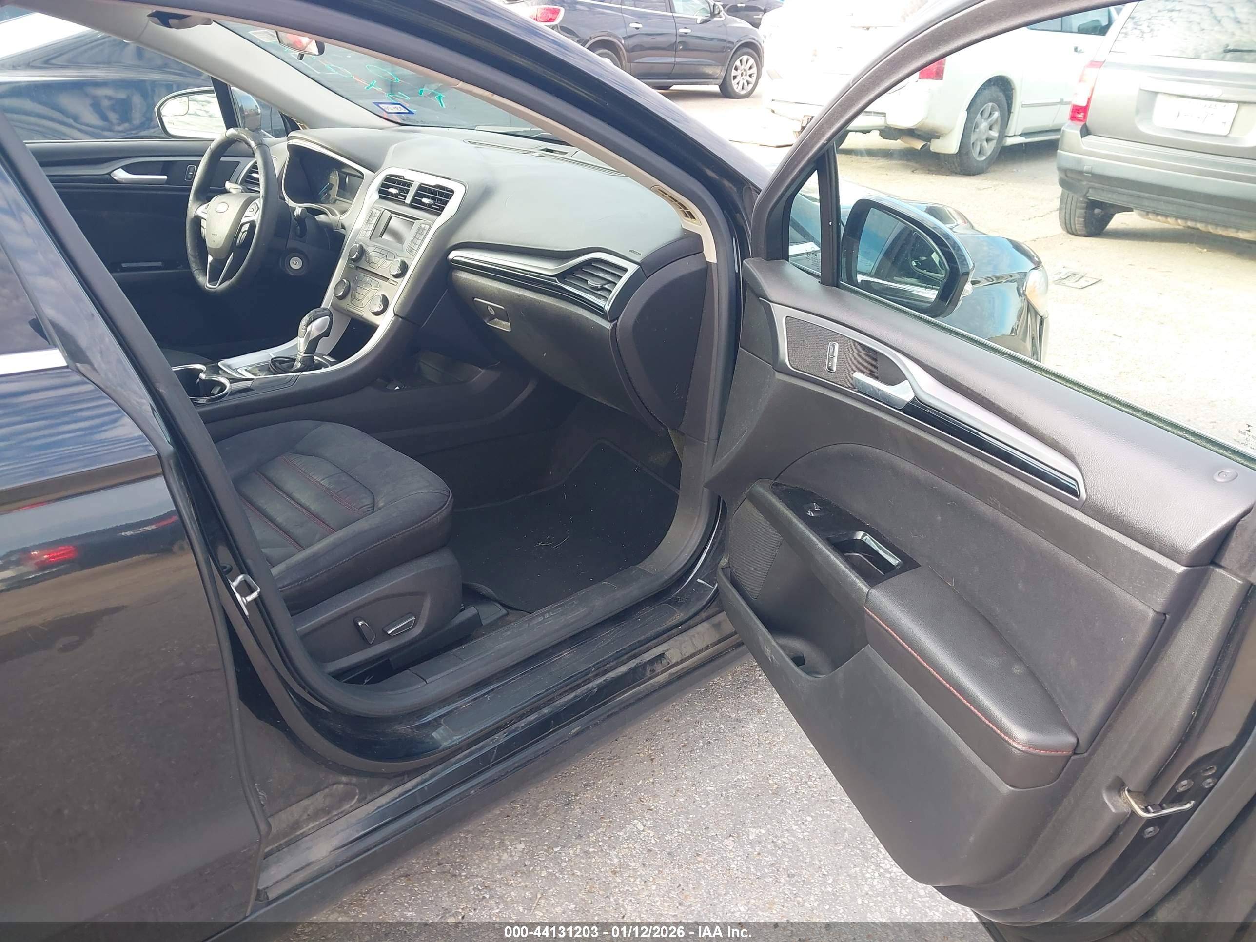 FORD FUSION image 5
