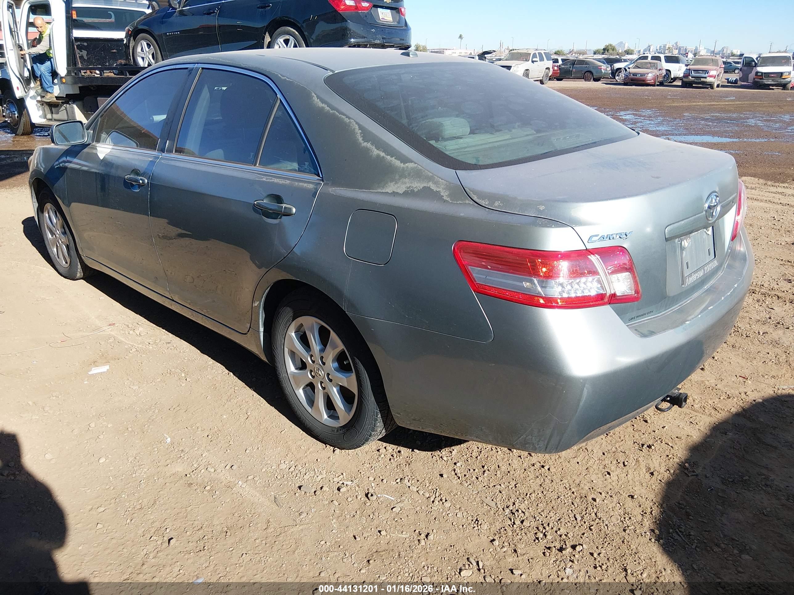 TOYOTA CAMRY image 3