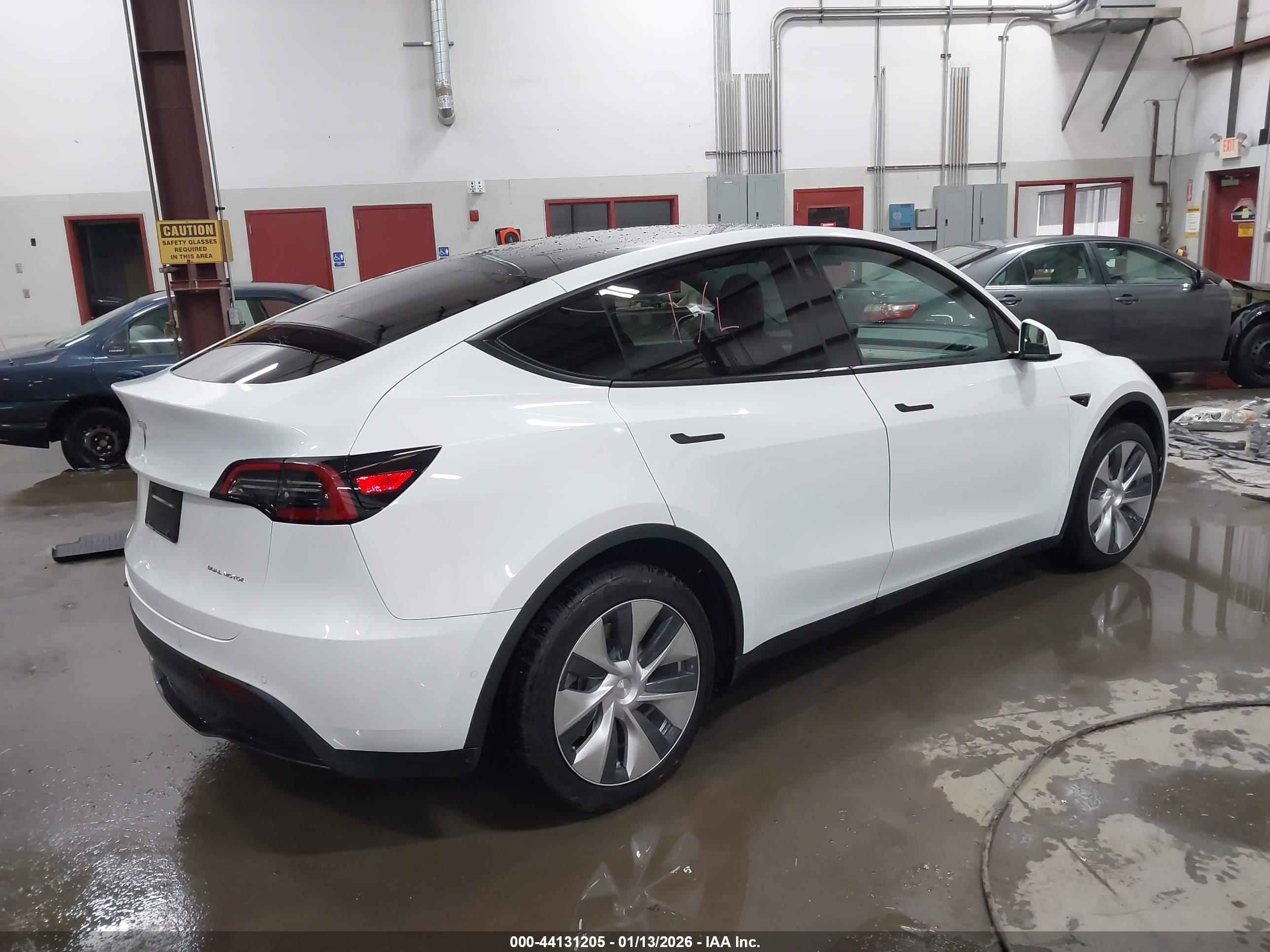 TESLA MODEL image 4