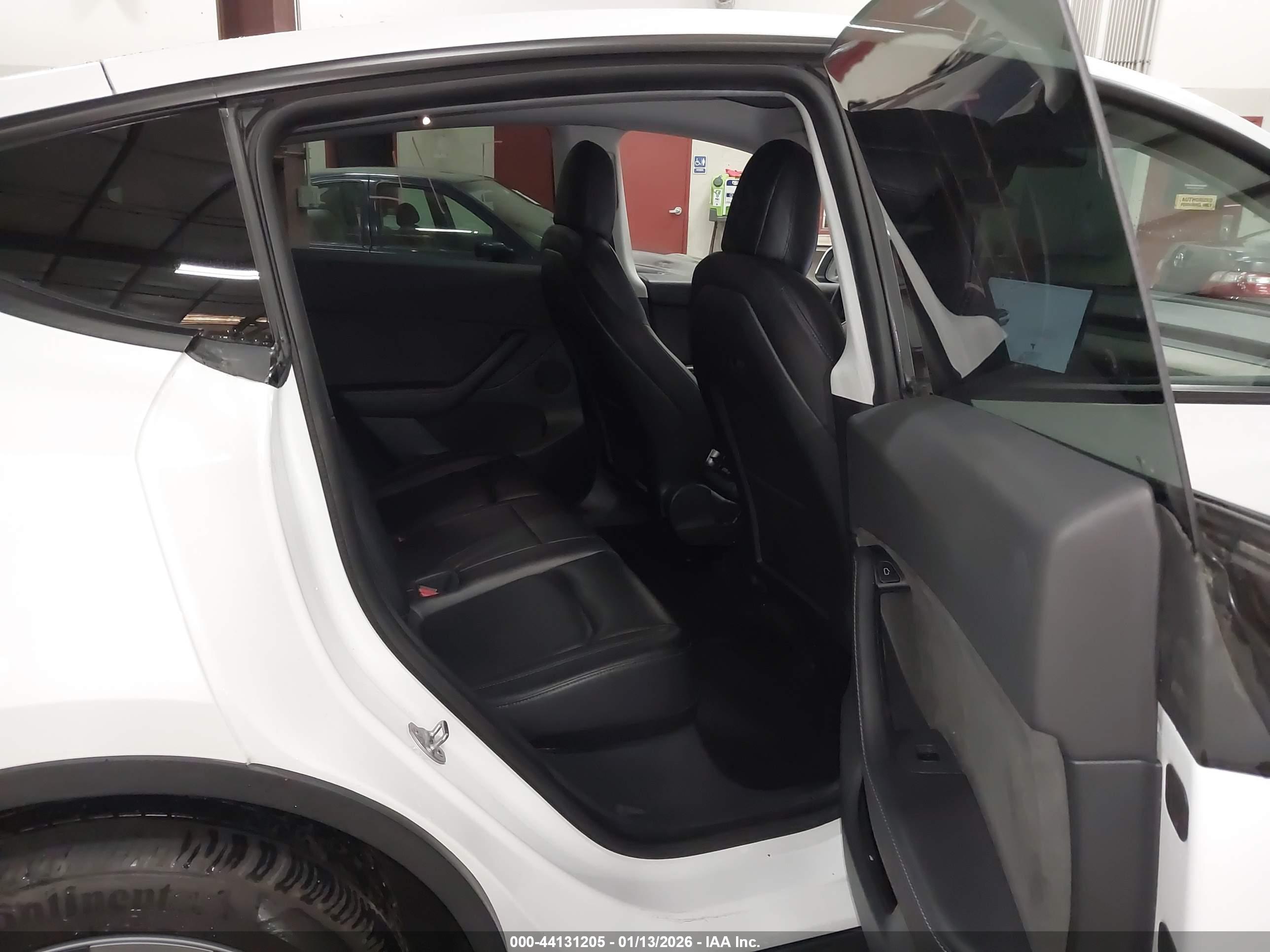 TESLA MODEL image 8