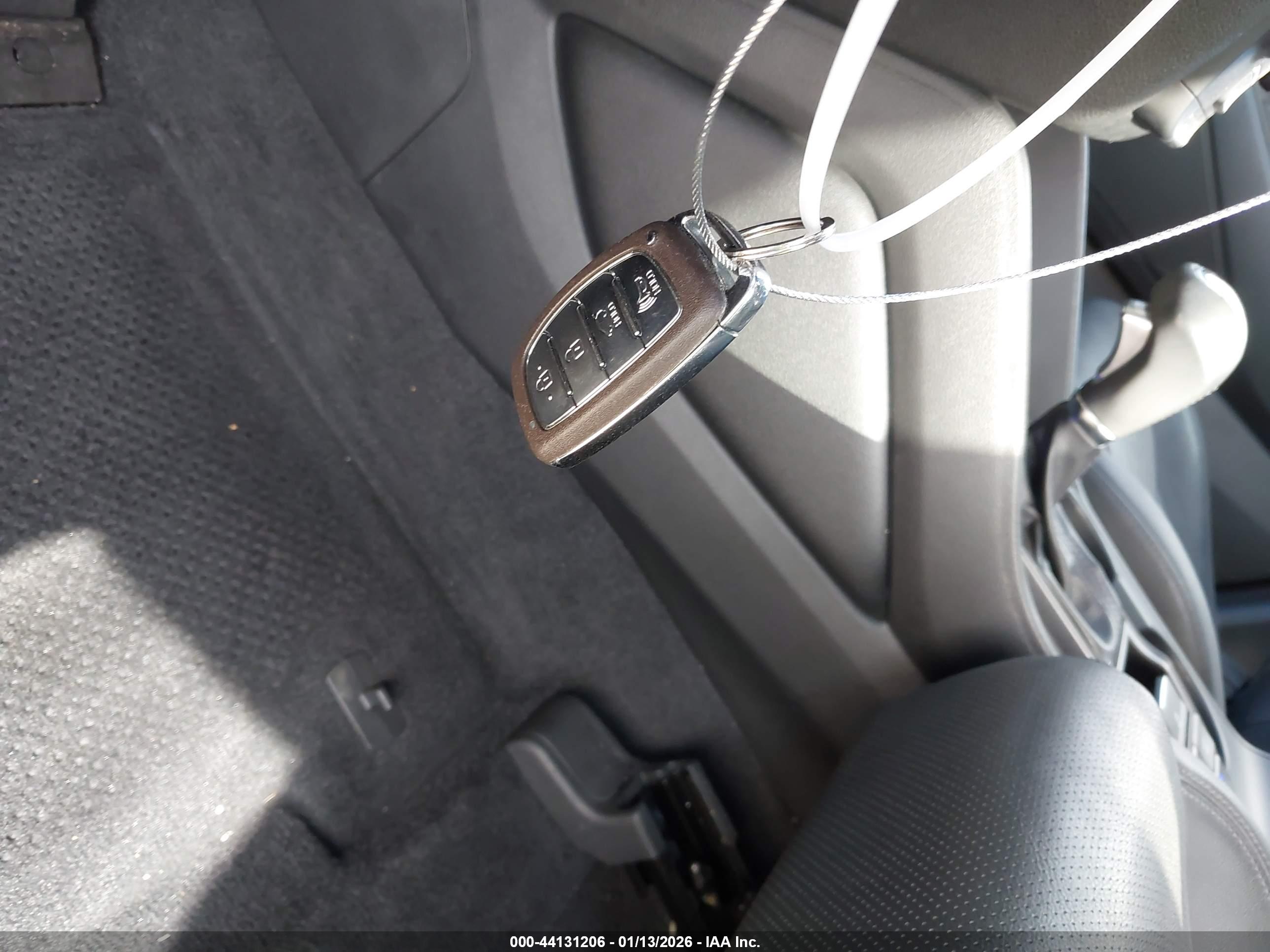 HYUNDAI TUCSON image 11