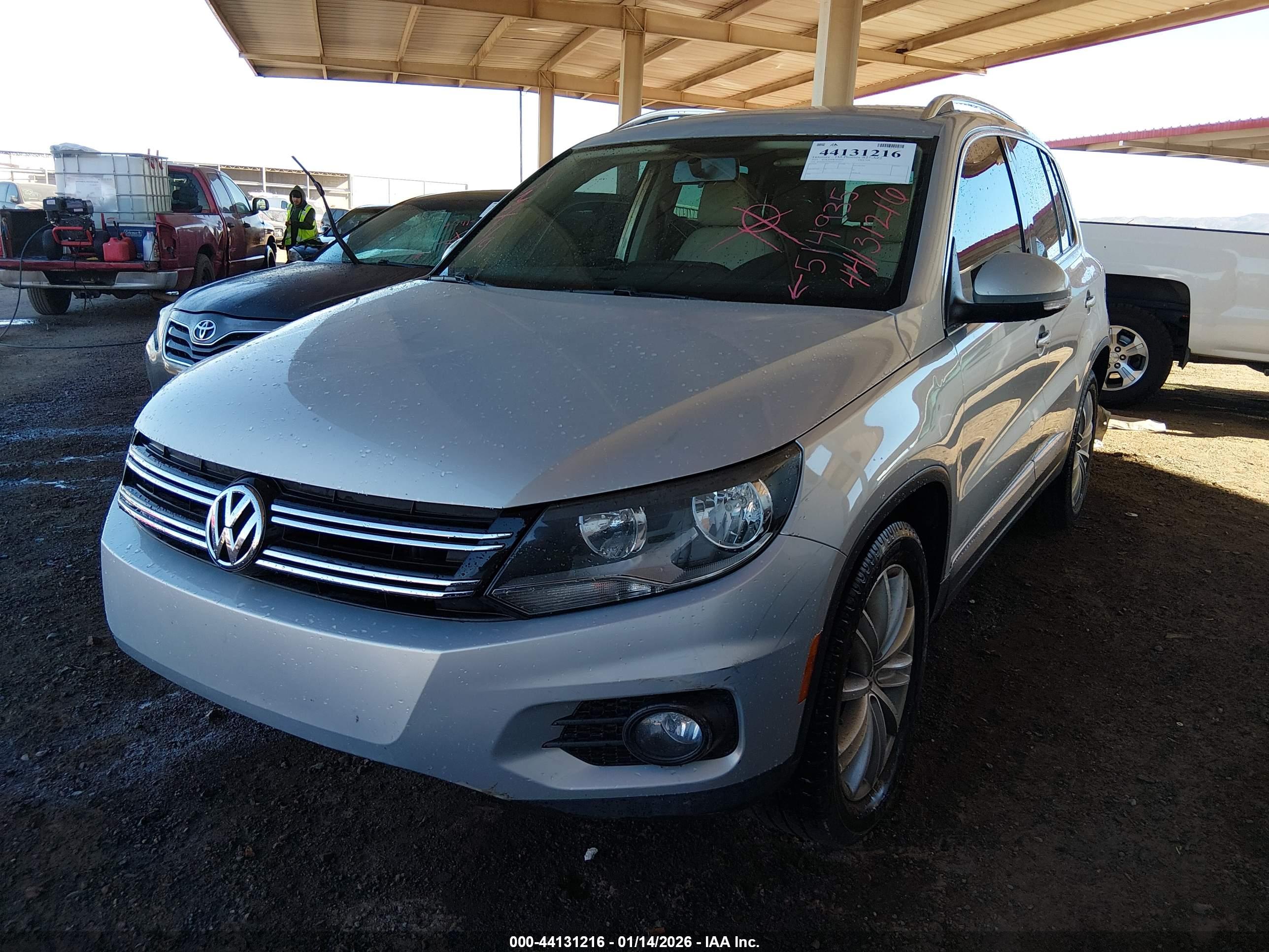 VOLKSWAGEN TIGUAN image 2
