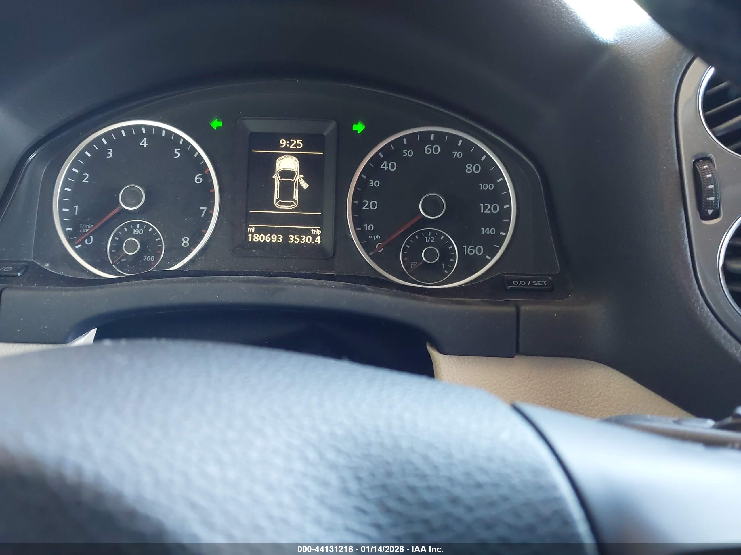 VOLKSWAGEN TIGUAN image 7