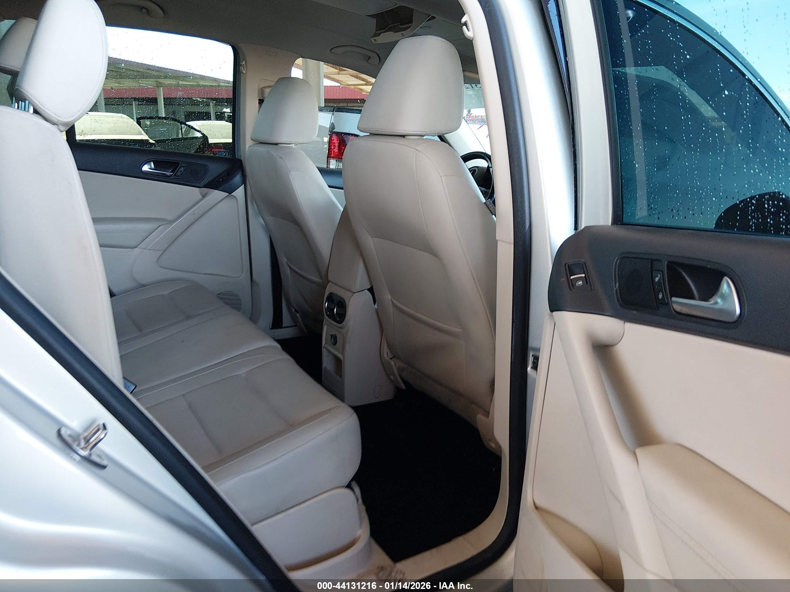 VOLKSWAGEN TIGUAN image 8