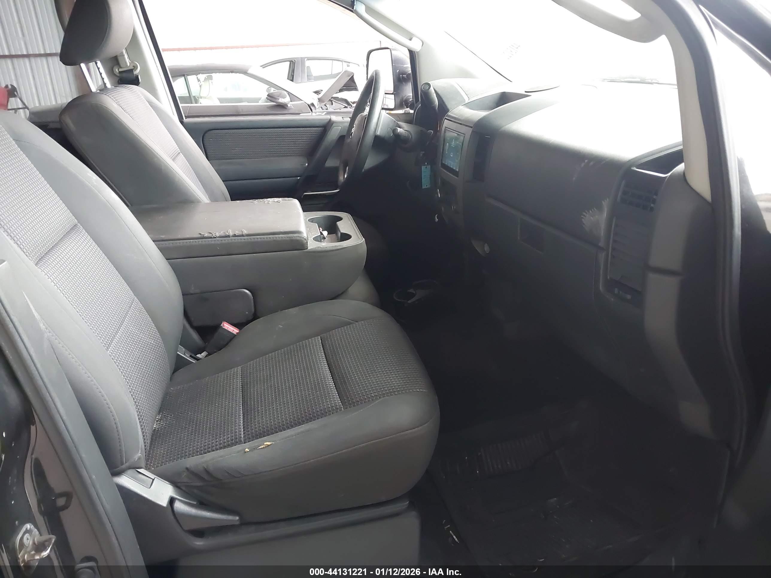 NISSAN TITAN image 5