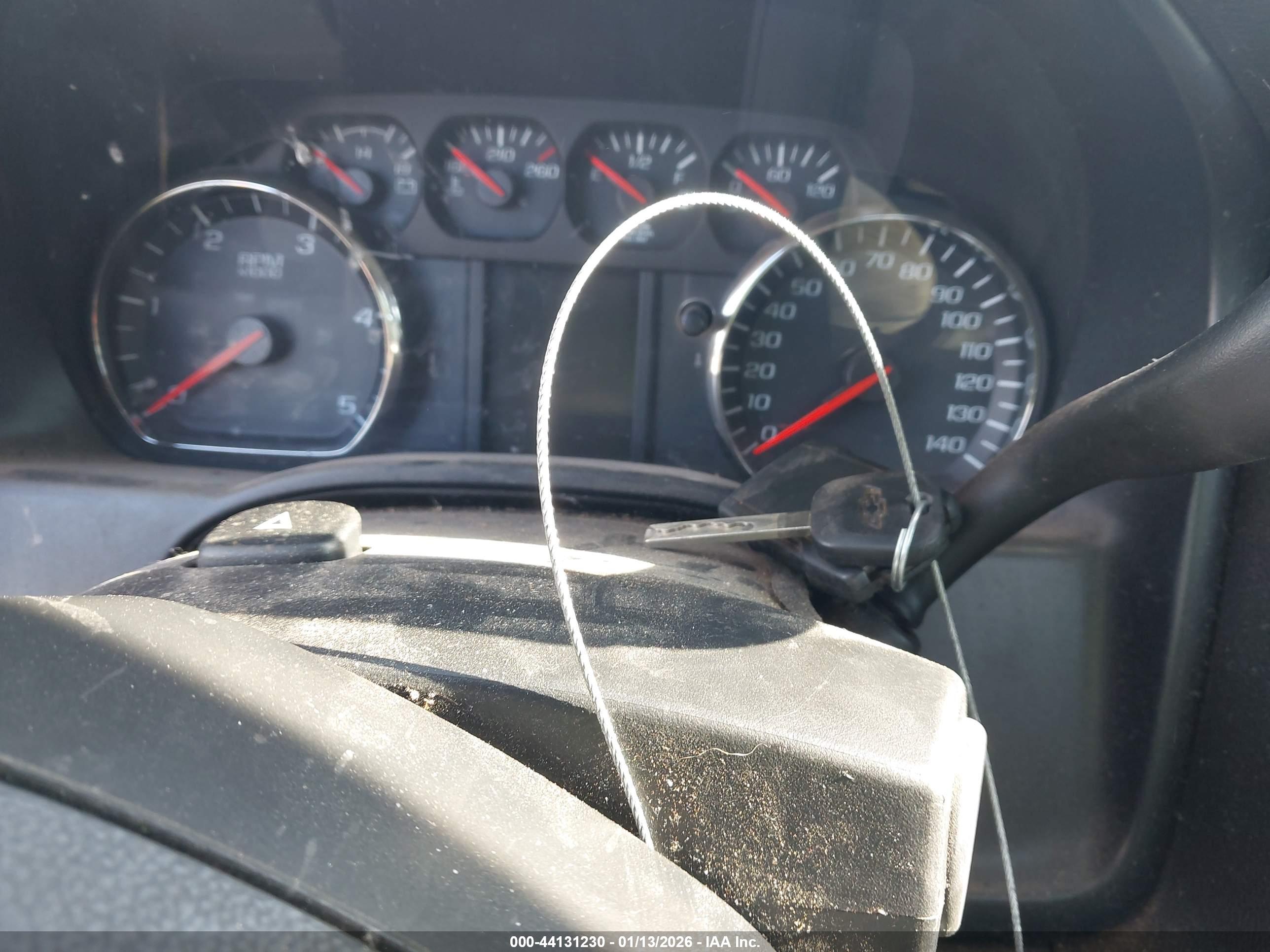 CHEVROLET SILVERADO image 11