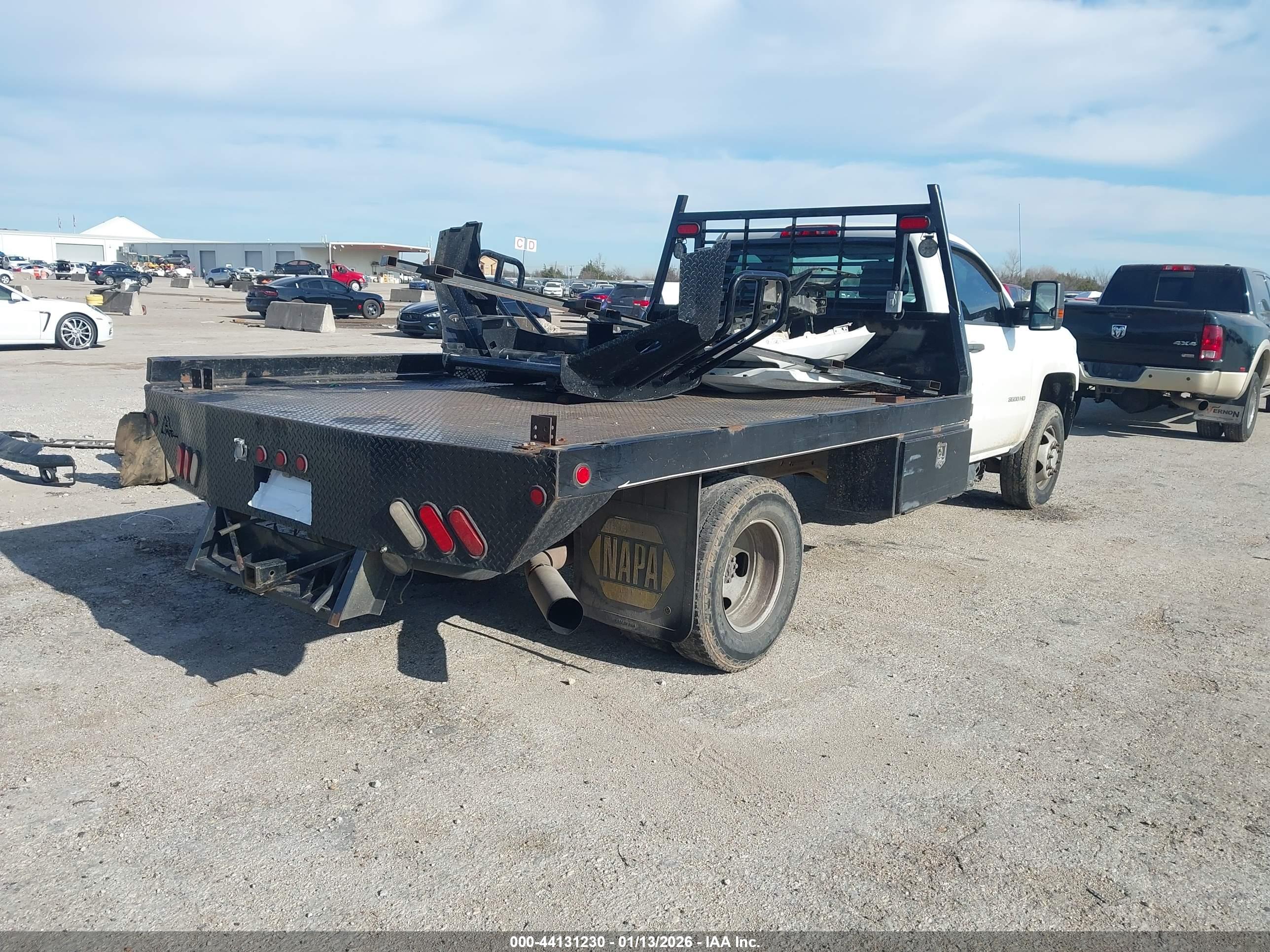 CHEVROLET SILVERADO image 4