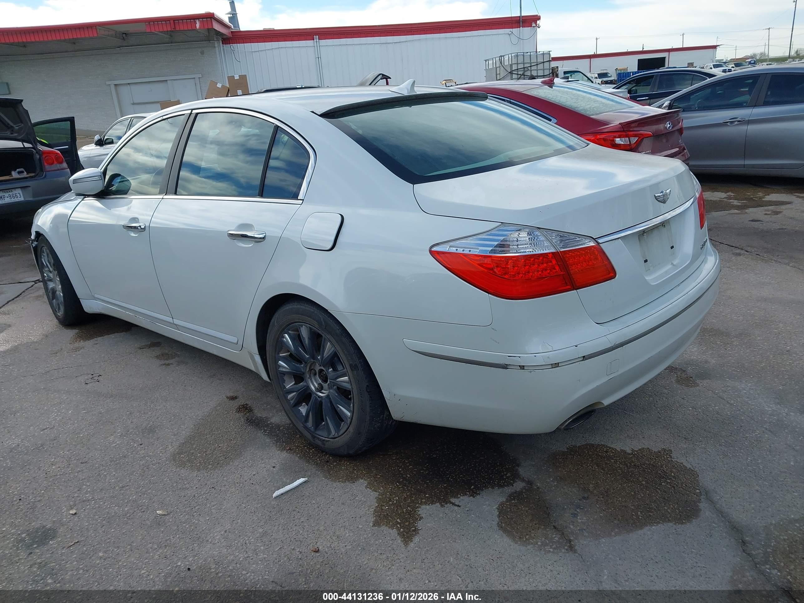 HYUNDAI GENESIS image 3