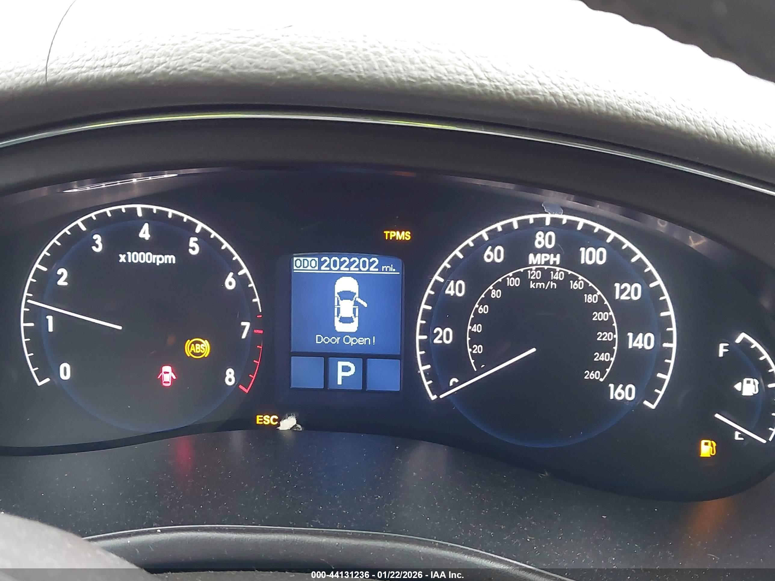 HYUNDAI GENESIS image 7