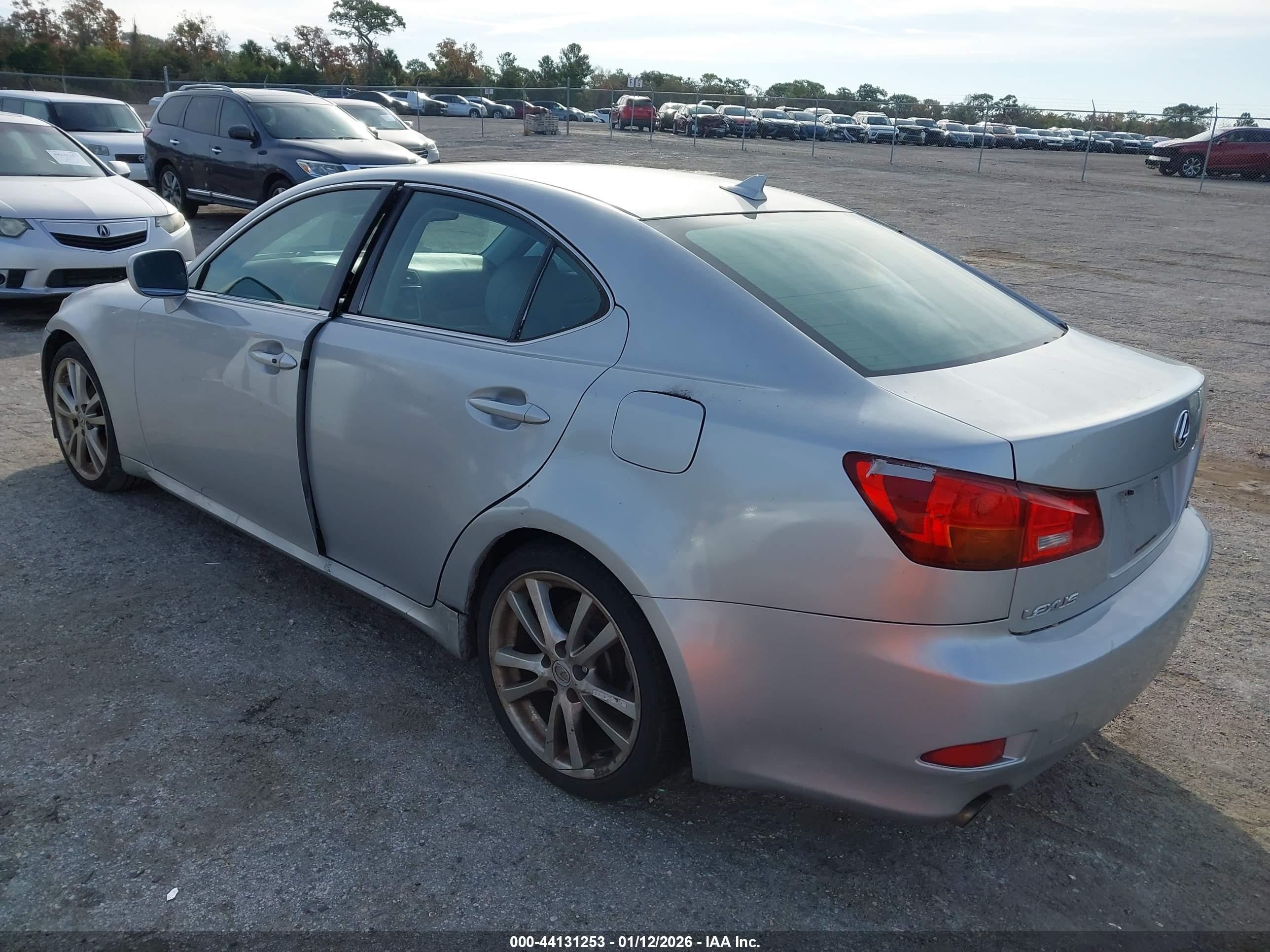LEXUS IS image 3