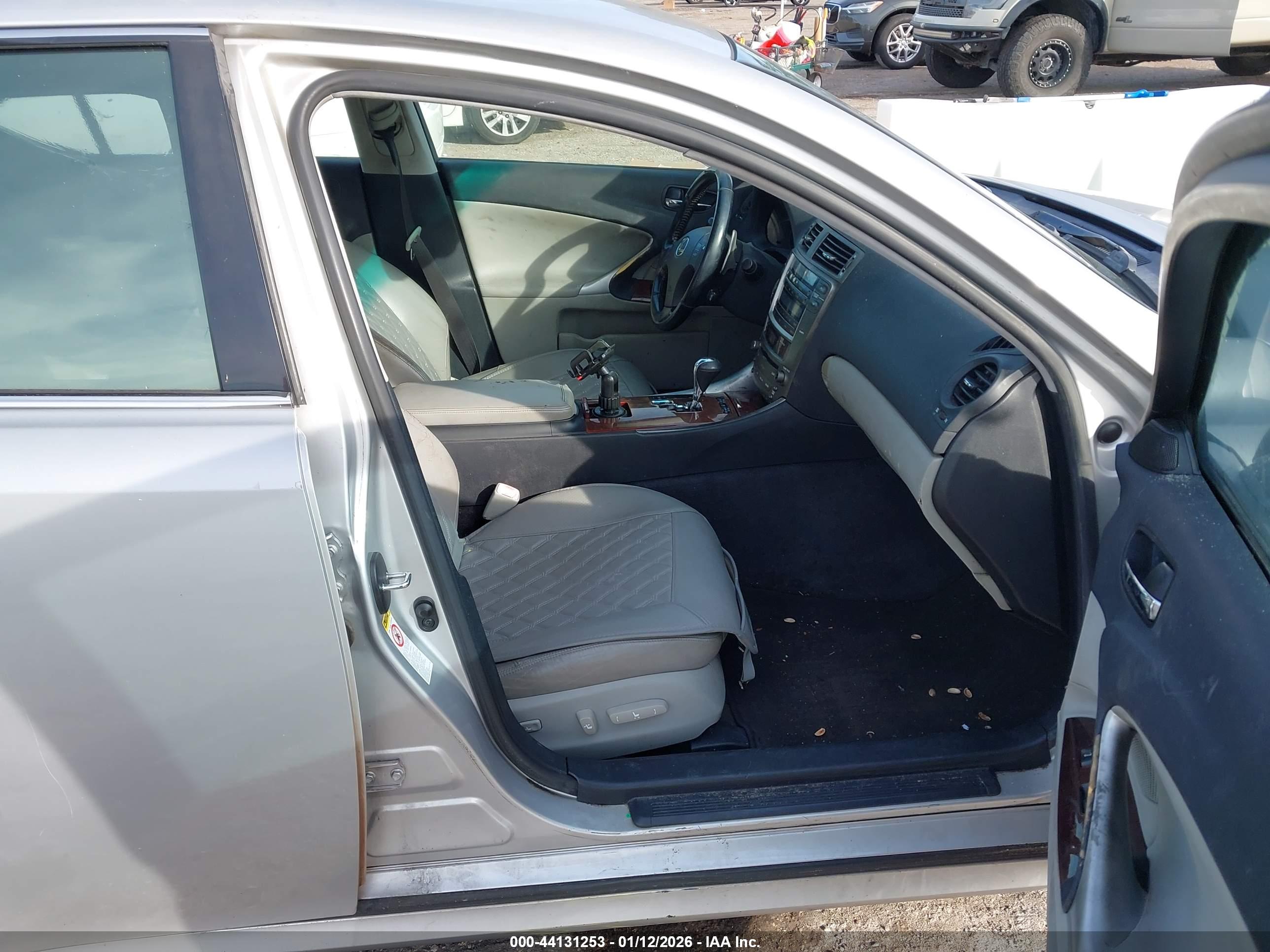 LEXUS IS image 5