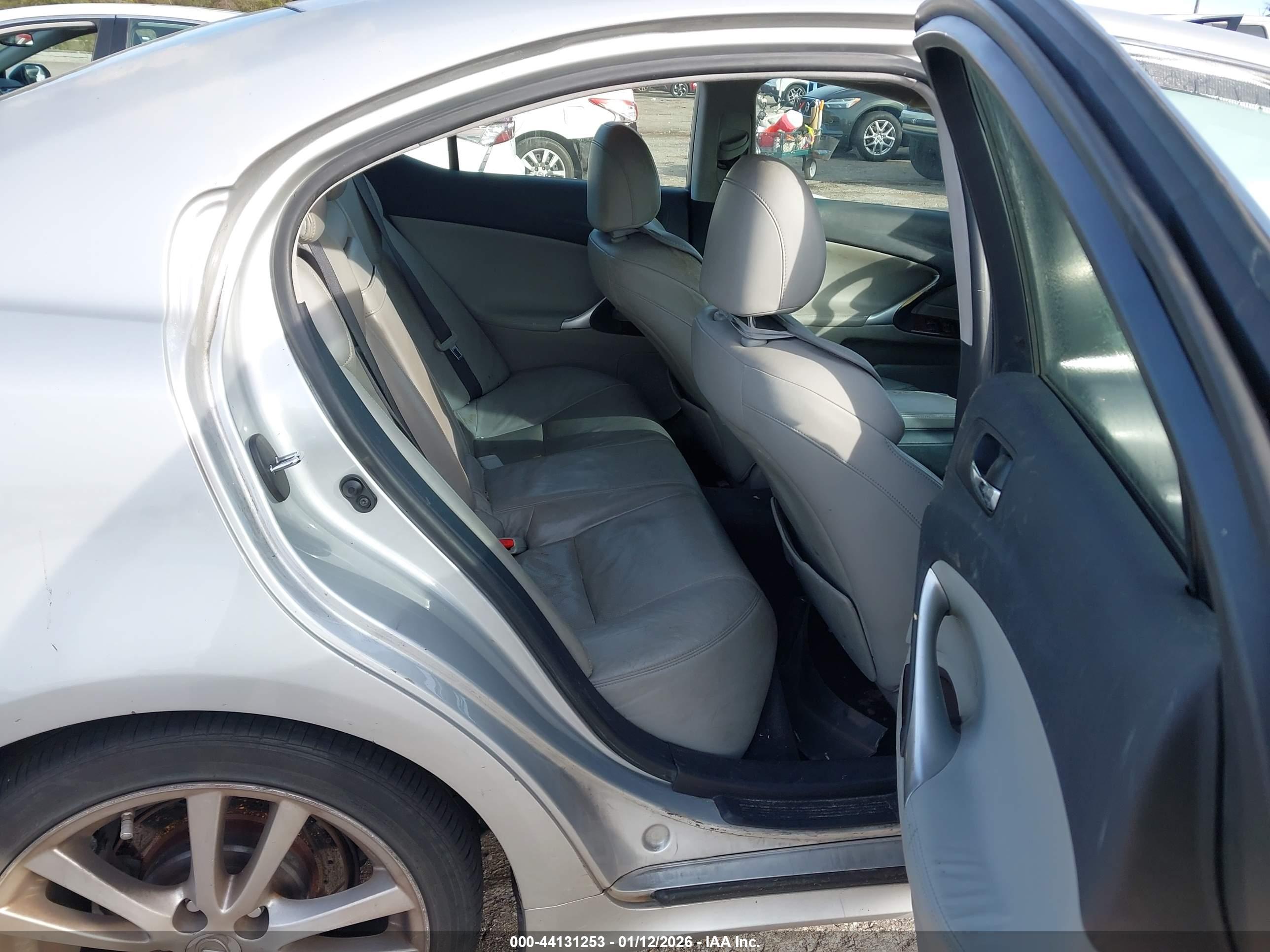 LEXUS IS image 8