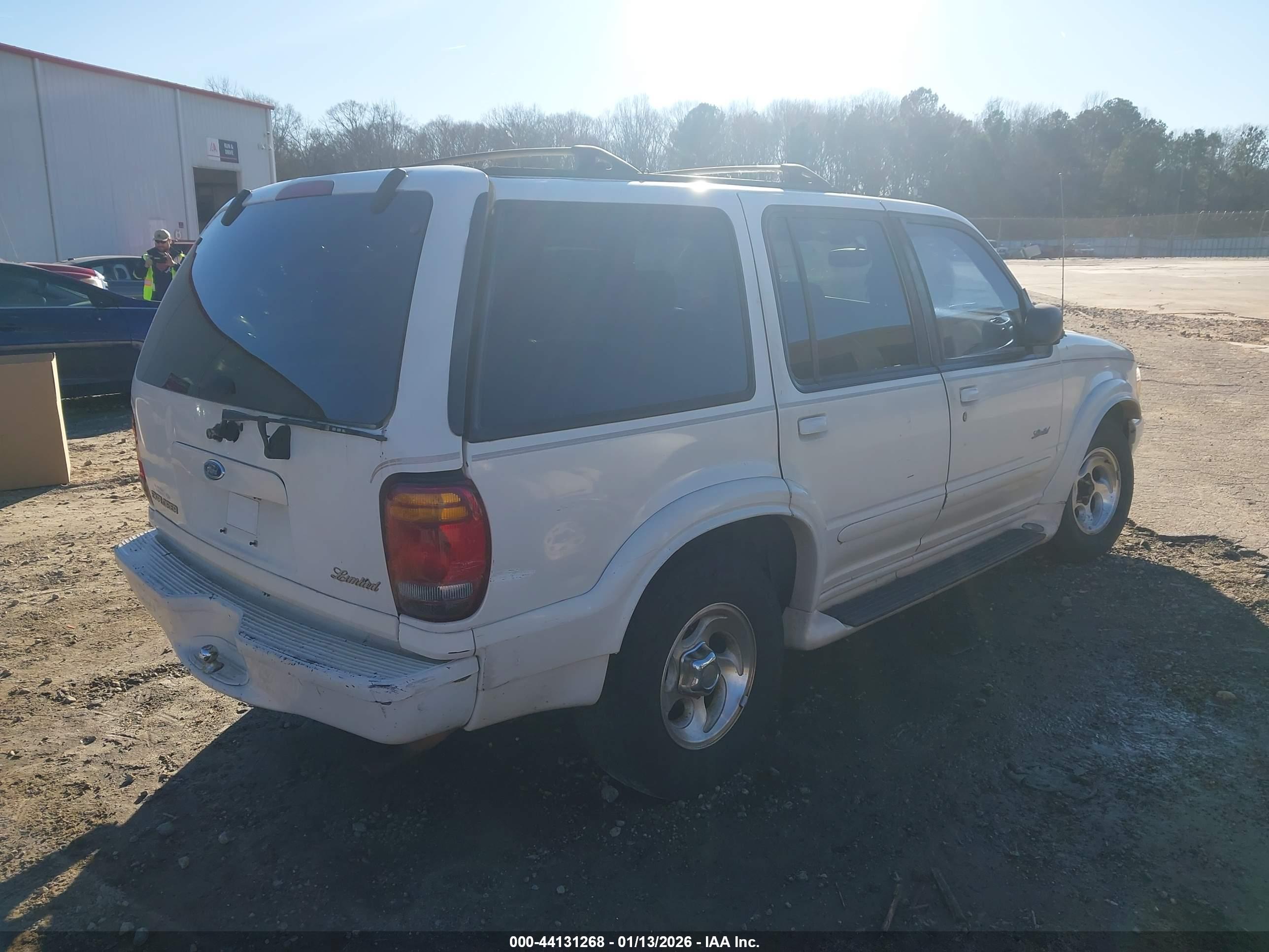 FORD EXPLORER image 4