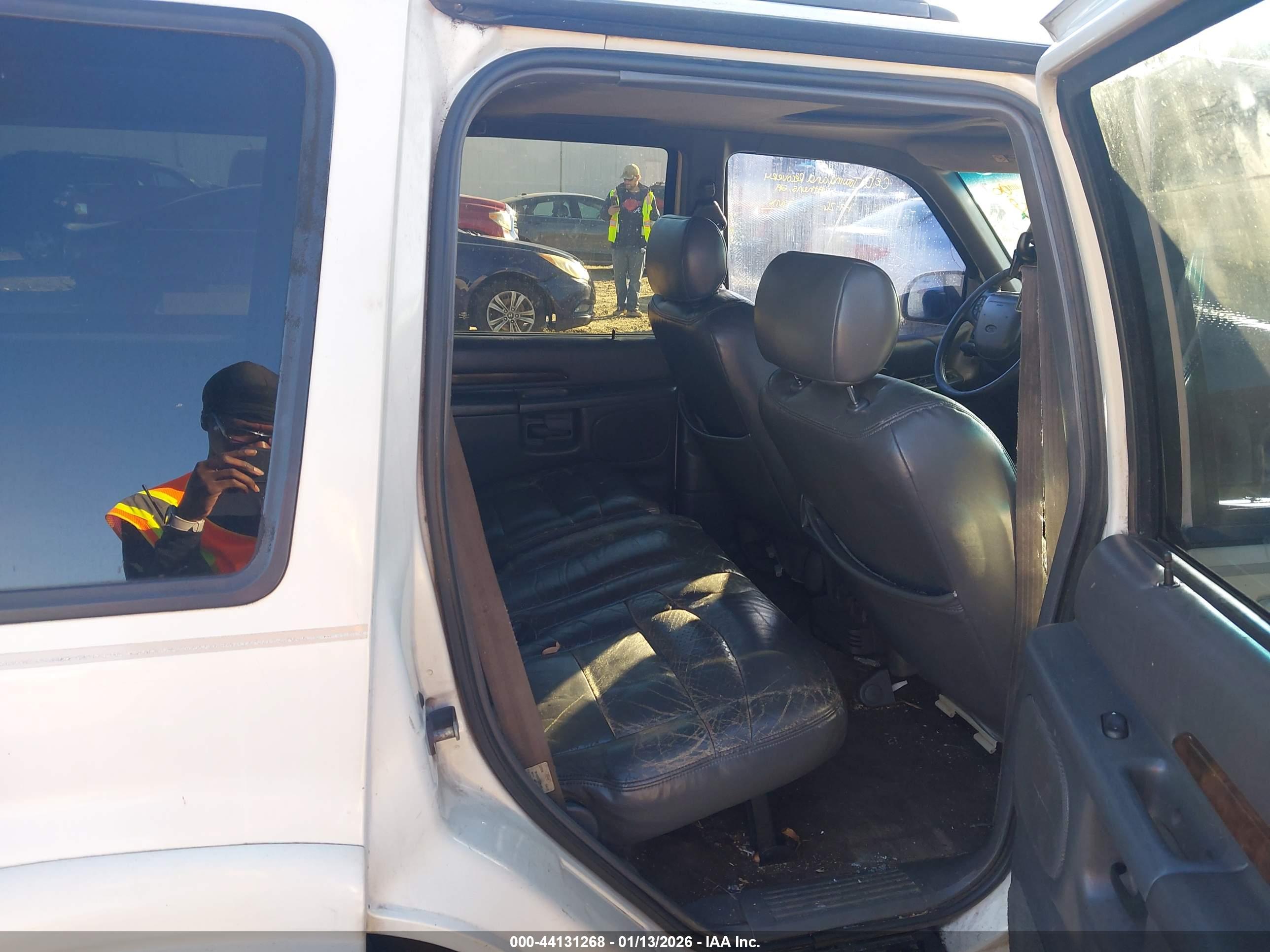 FORD EXPLORER image 8