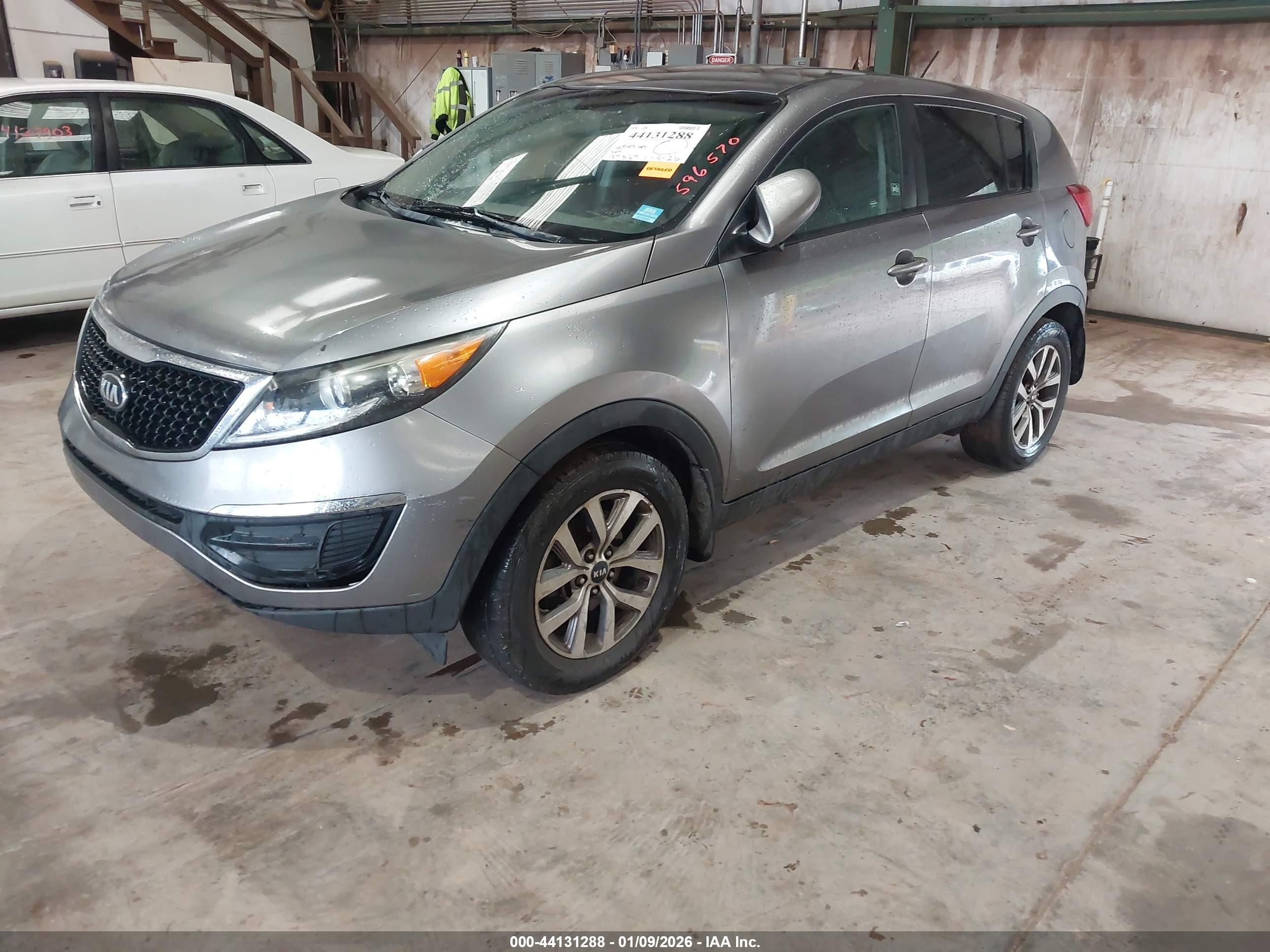 KIA SPORTAGE image 2
