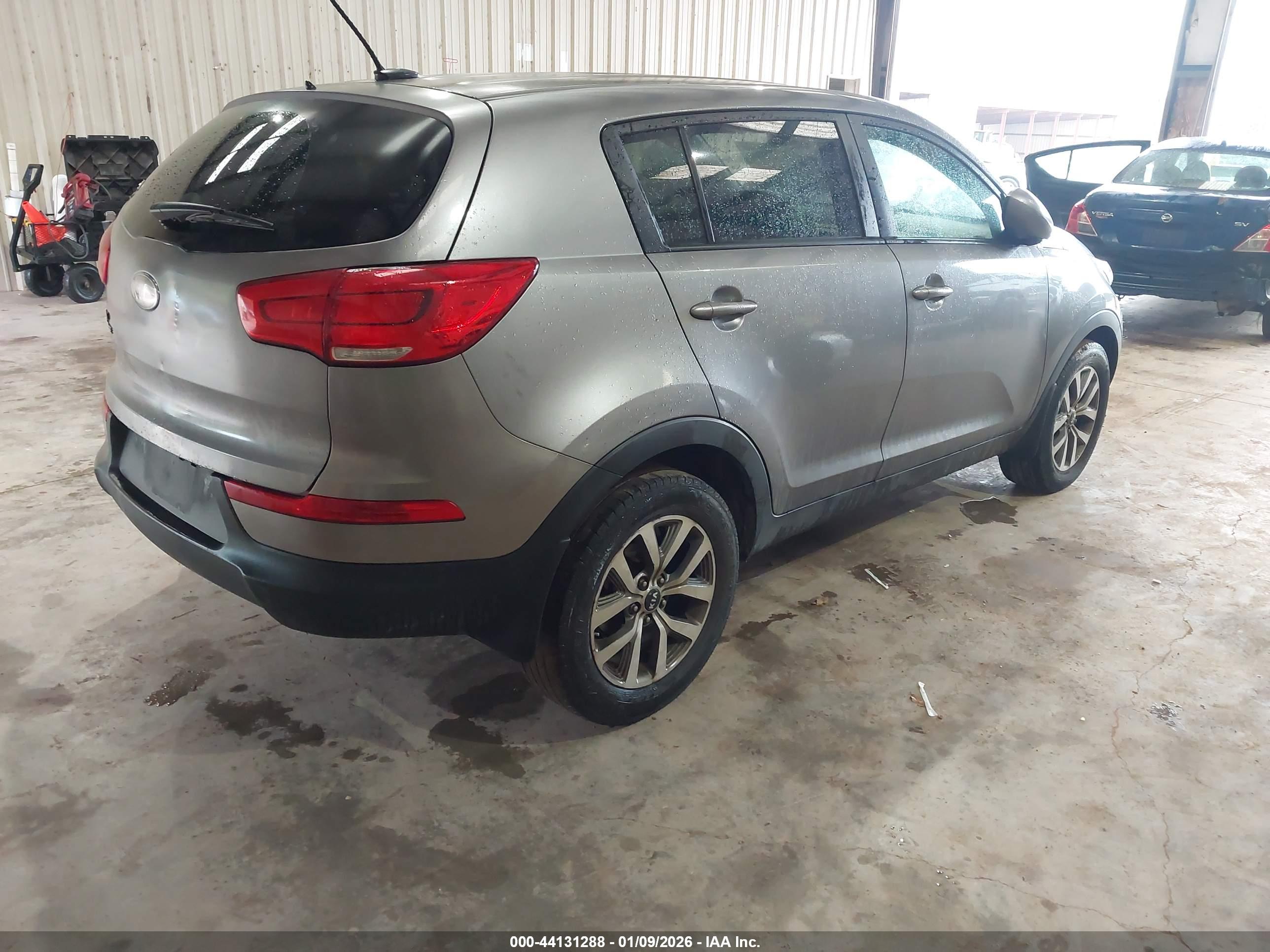 KIA SPORTAGE image 4