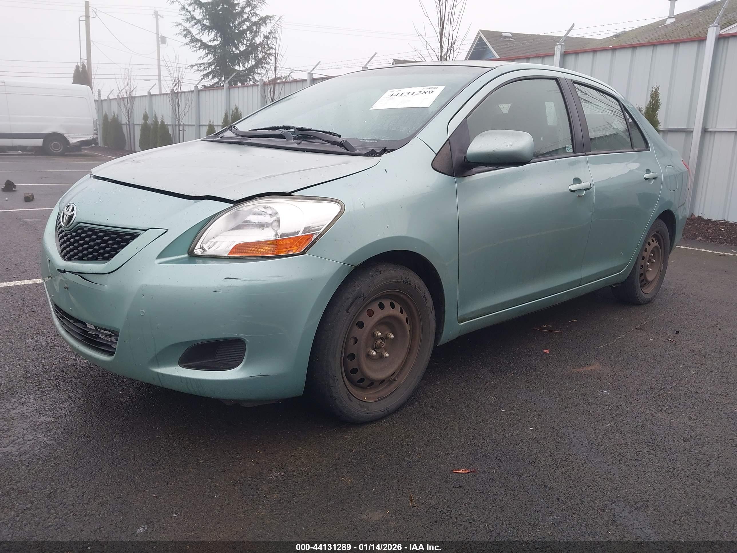 TOYOTA YARIS image 2
