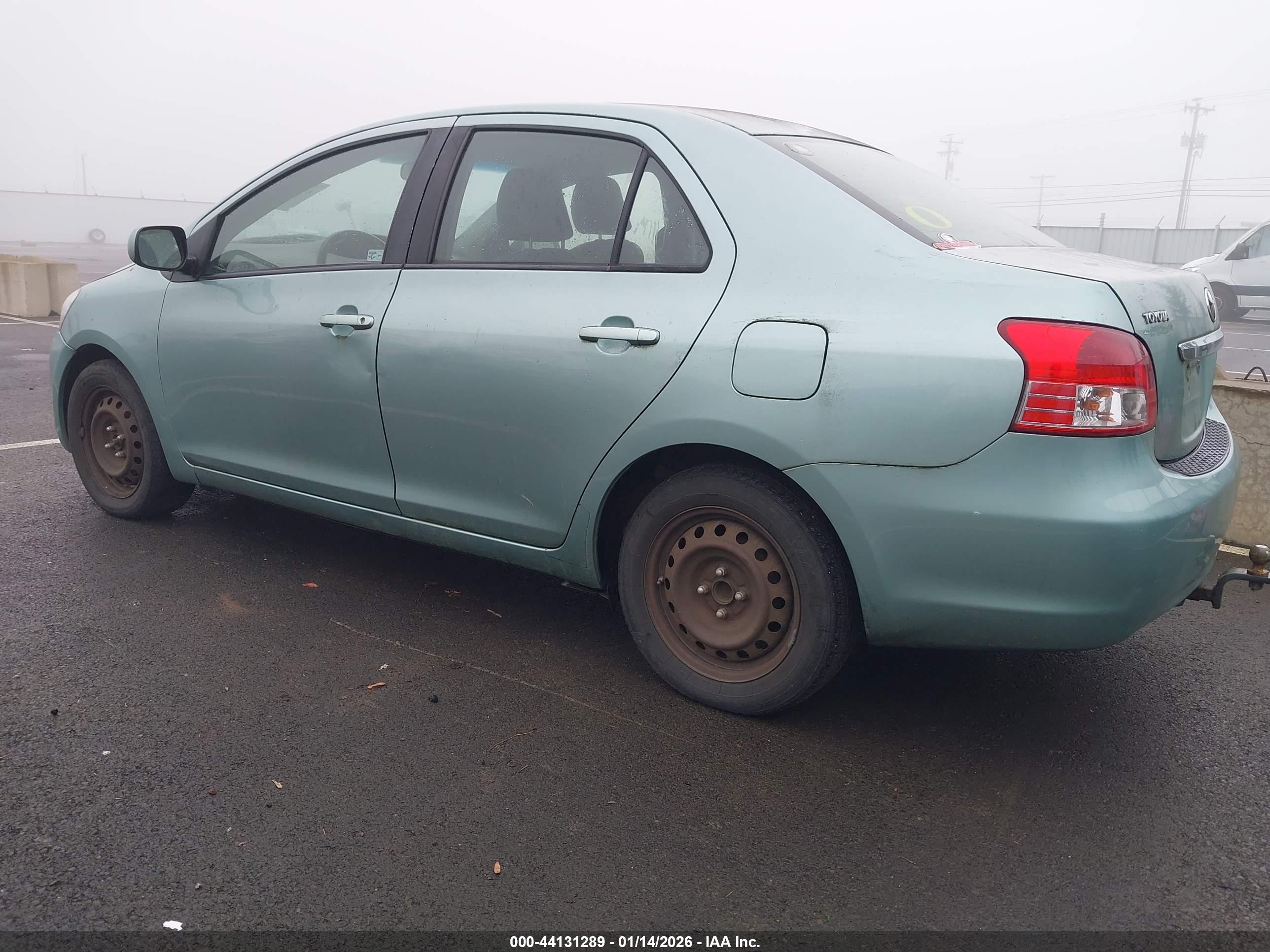 TOYOTA YARIS image 3