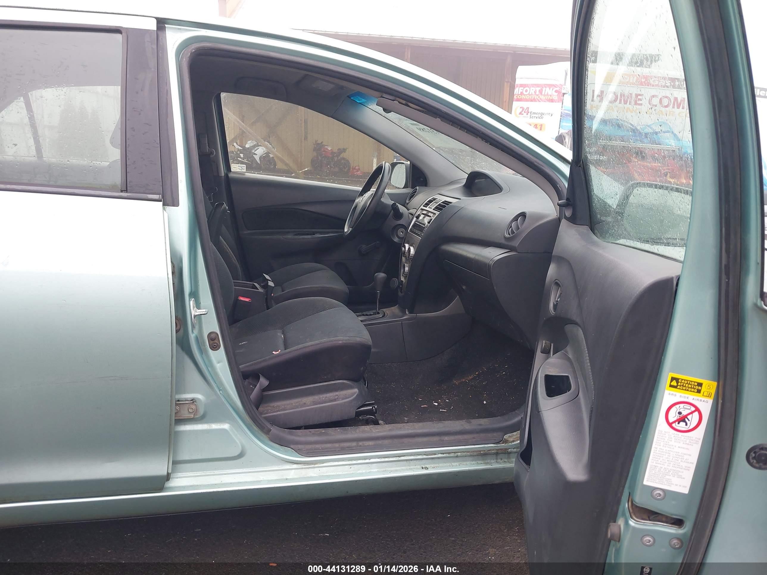 TOYOTA YARIS image 5