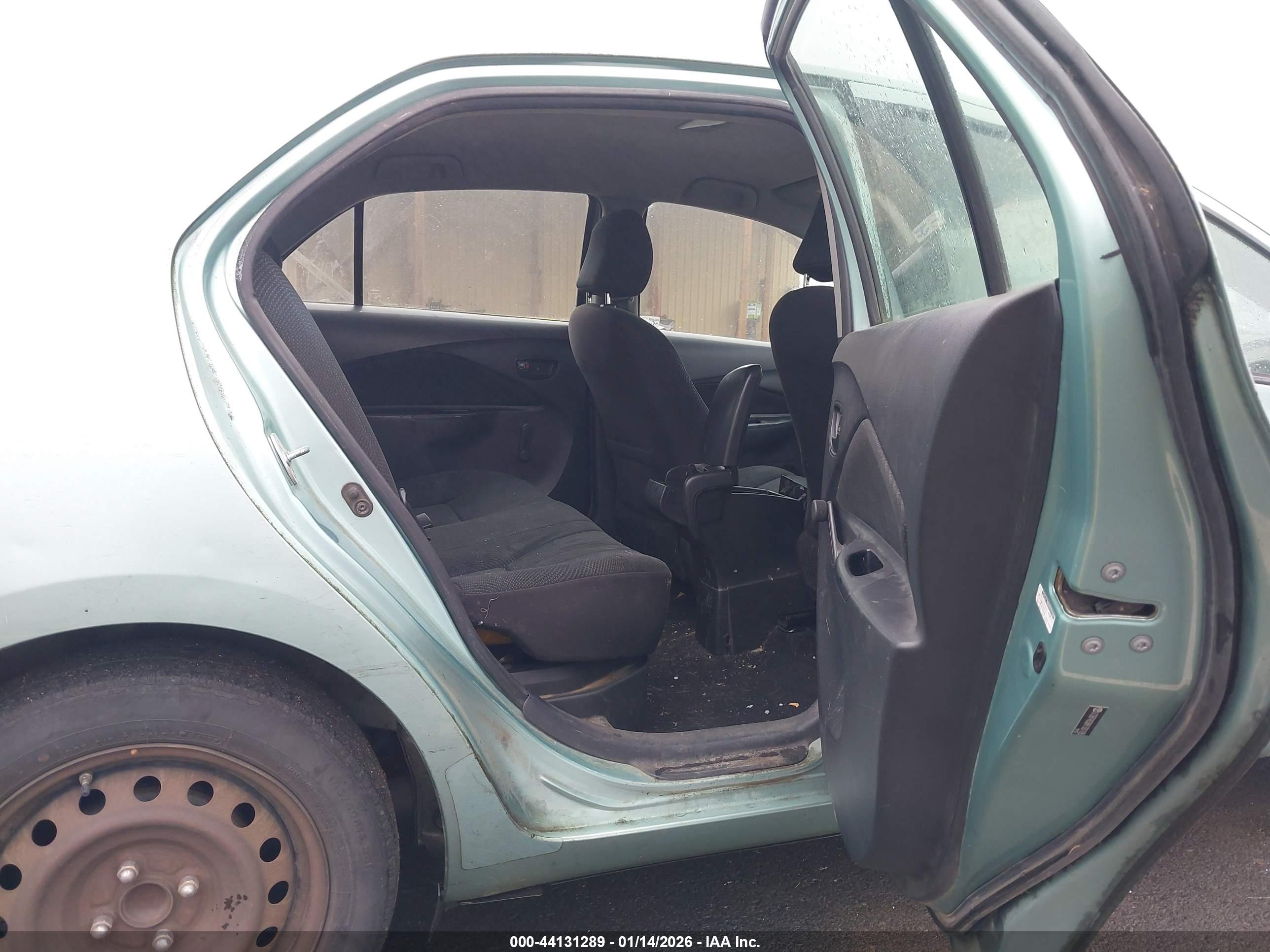 TOYOTA YARIS image 8