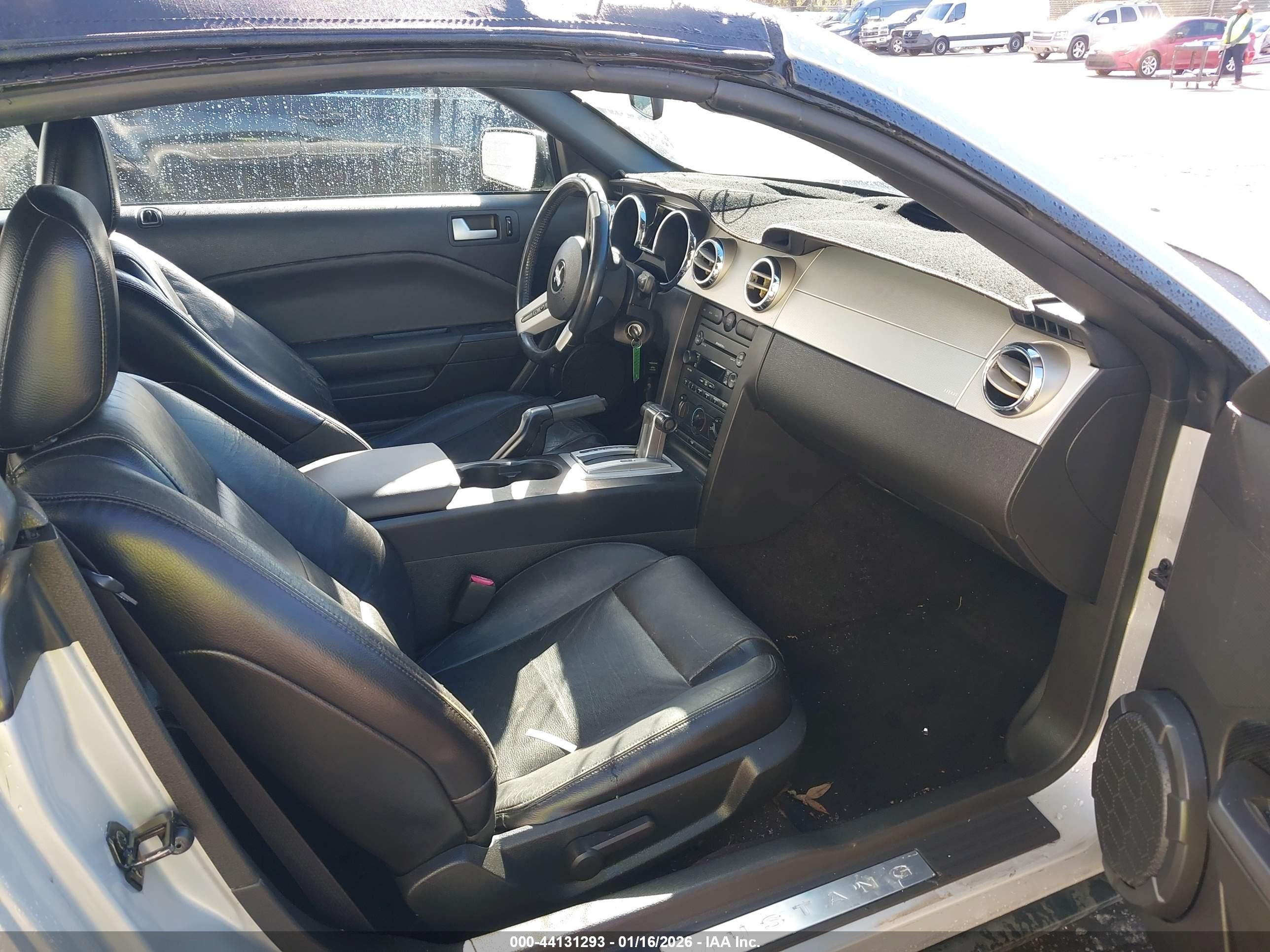 FORD MUSTANG image 5